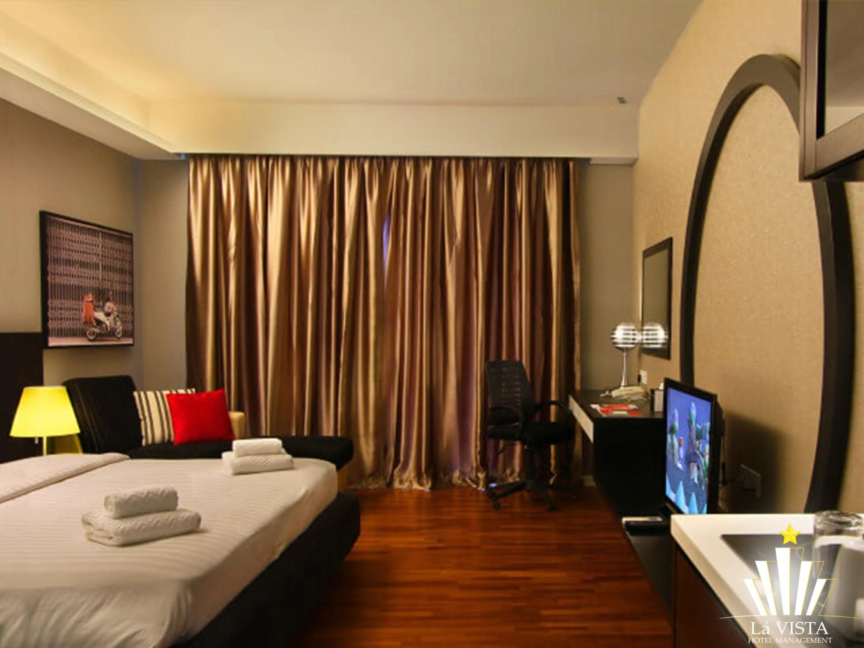 Photo of the whole room, Bed in The Shore Hotel & Residences By Lá VISTA
