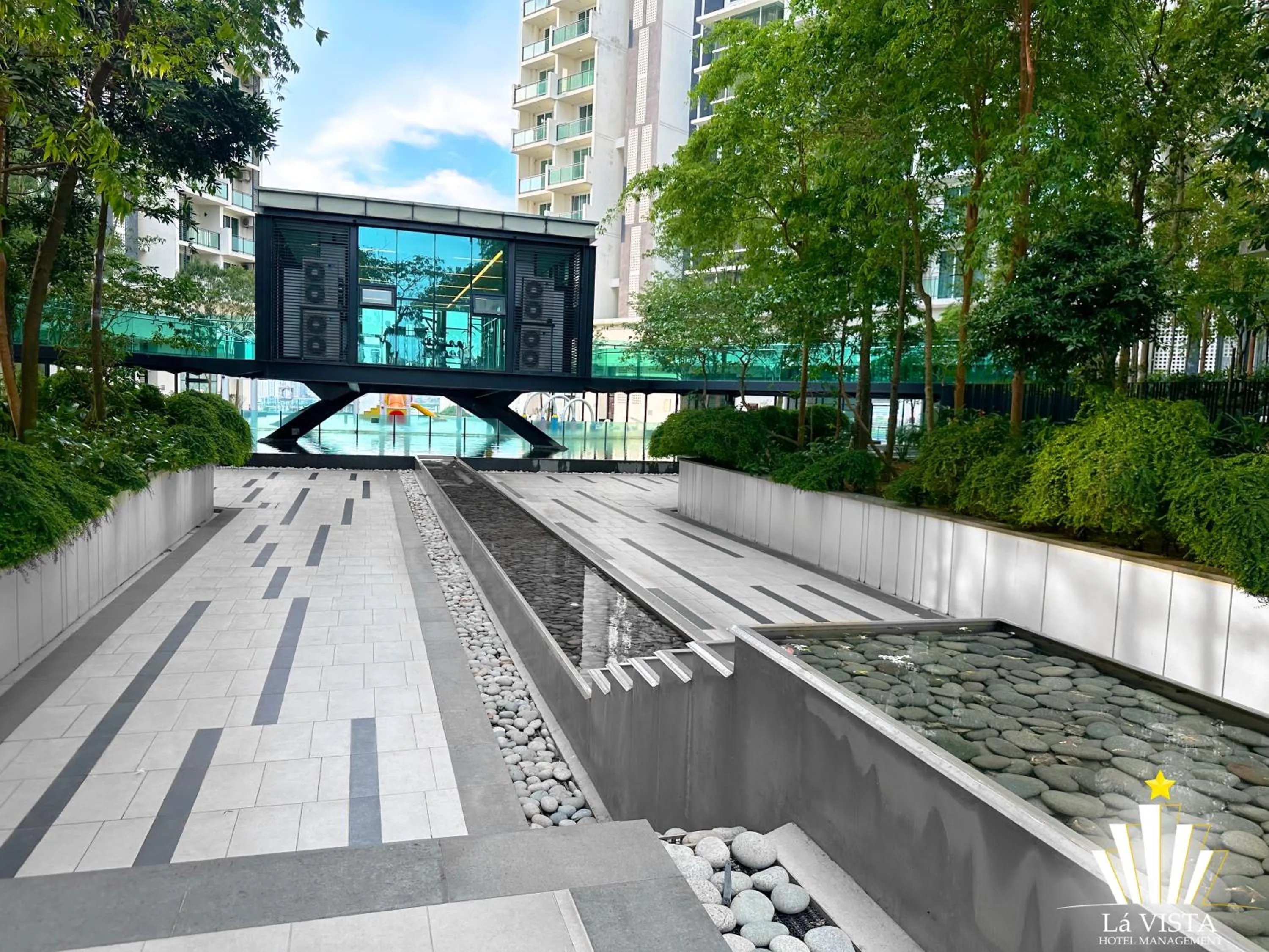 Garden in The Shore Hotel & Residences By Lá VISTA