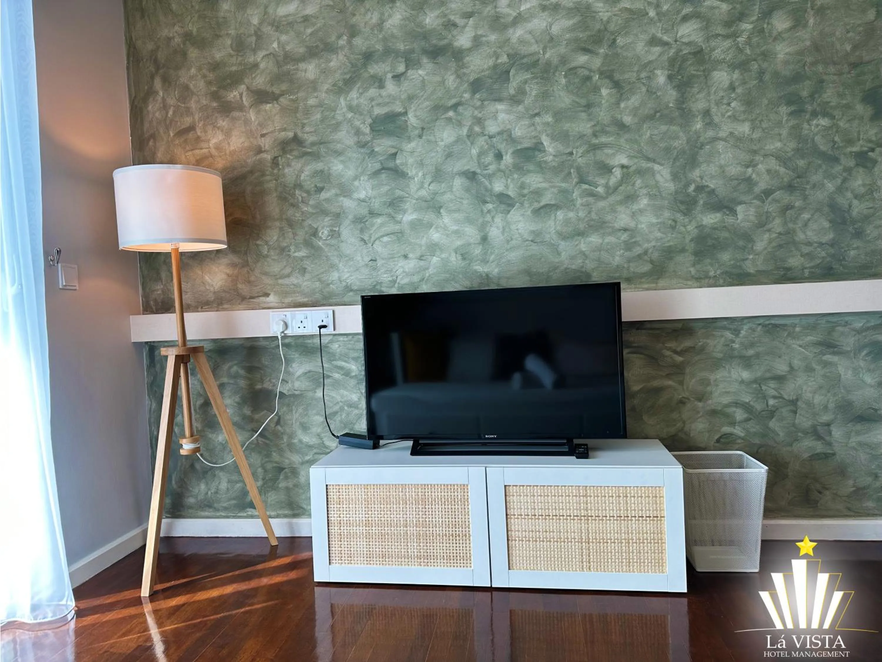TV and multimedia in The Shore Hotel & Residences By Lá VISTA
