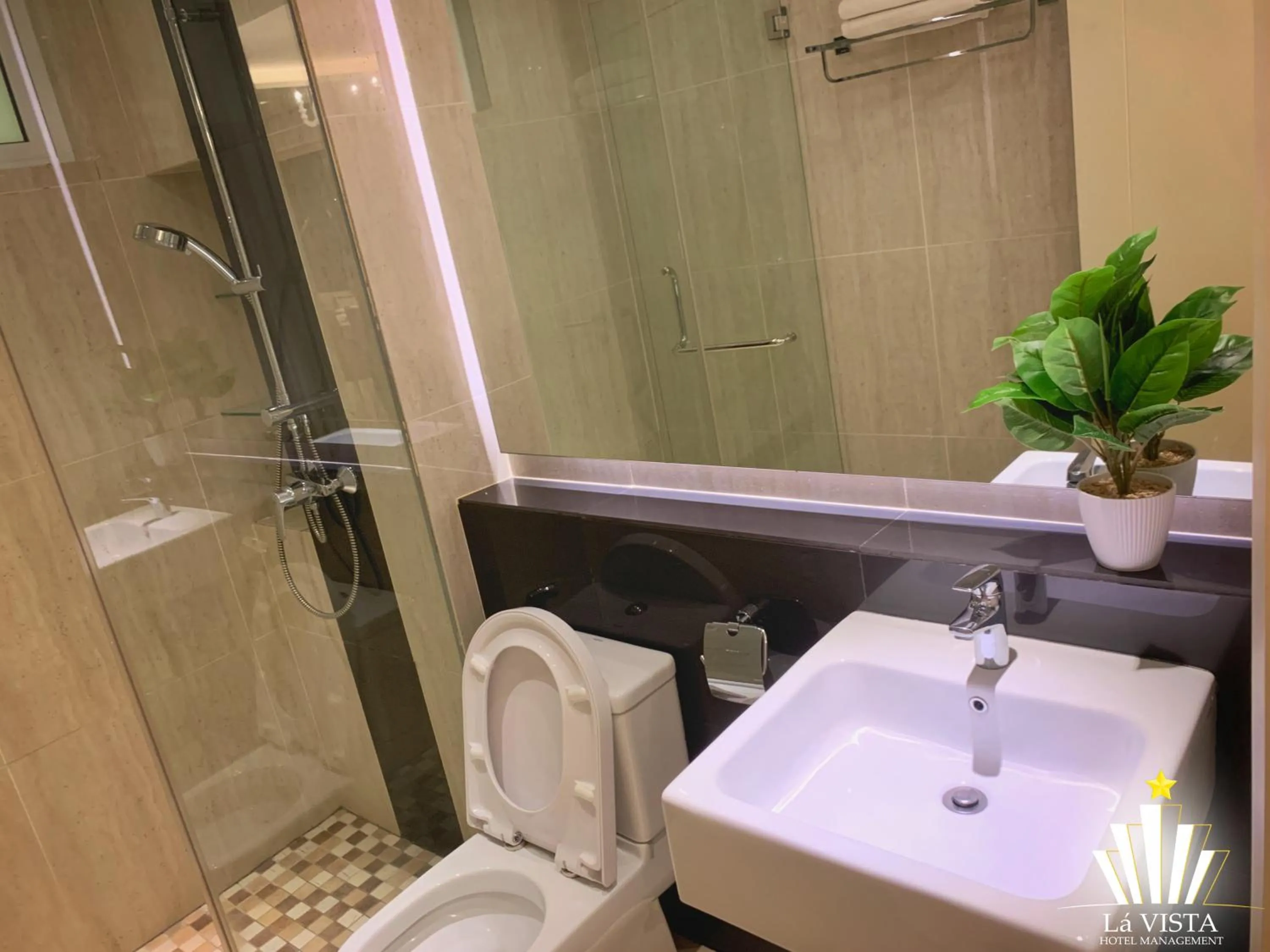Toilet in The Shore Hotel & Residences By Lá VISTA