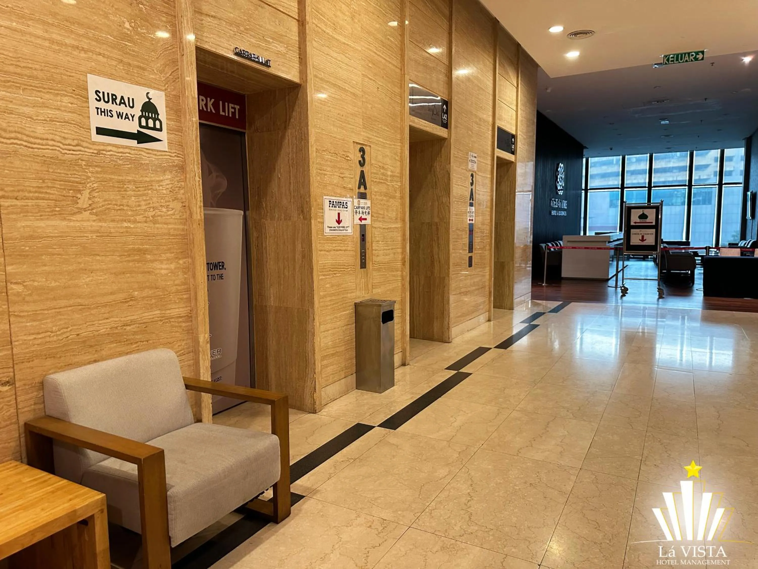 elevator in The Shore Hotel & Residences By Lá VISTA