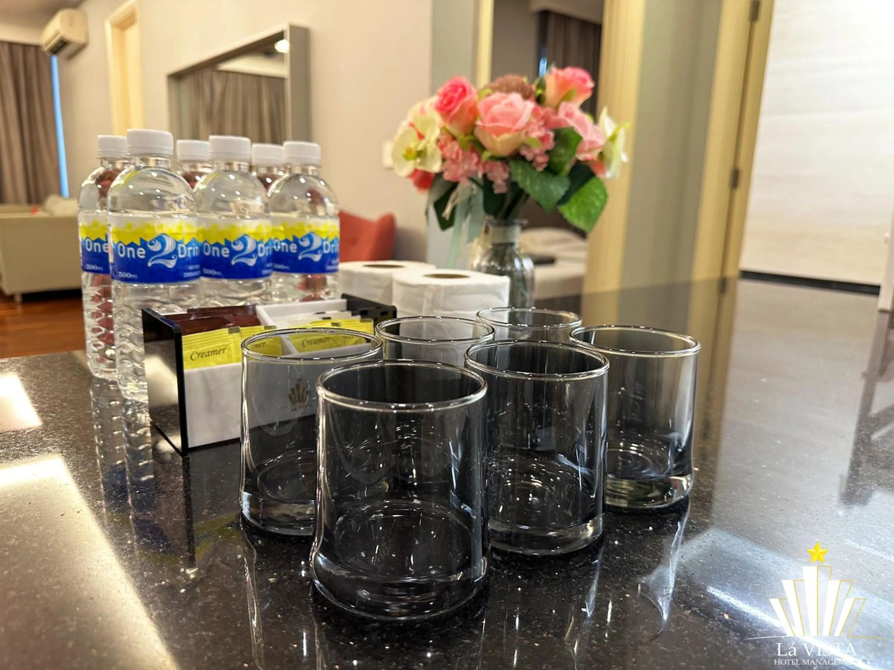 Coffee/tea facilities in The Shore Hotel & Residences By Lá VISTA