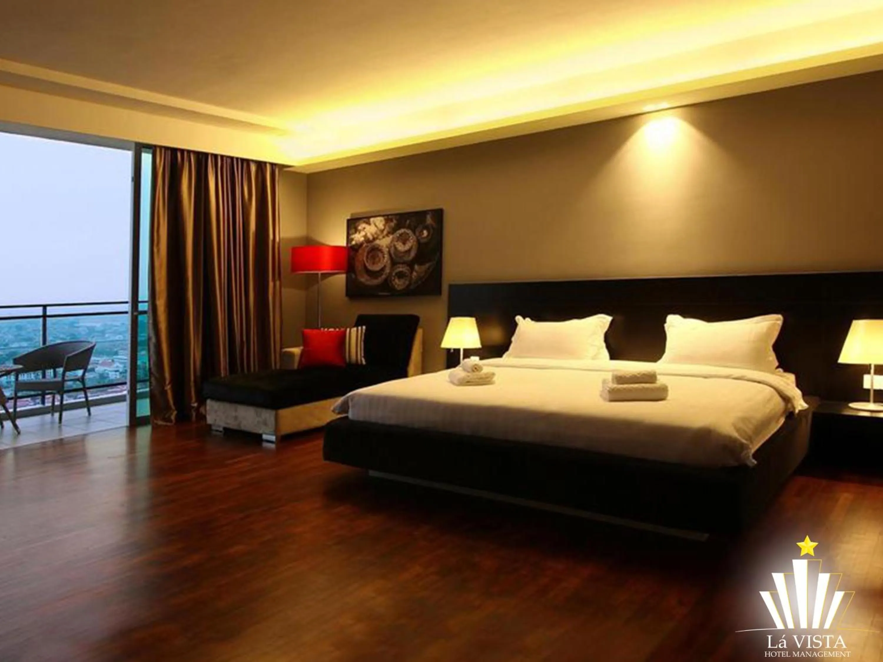 Photo of the whole room, Bed in The Shore Hotel & Residences By Lá VISTA