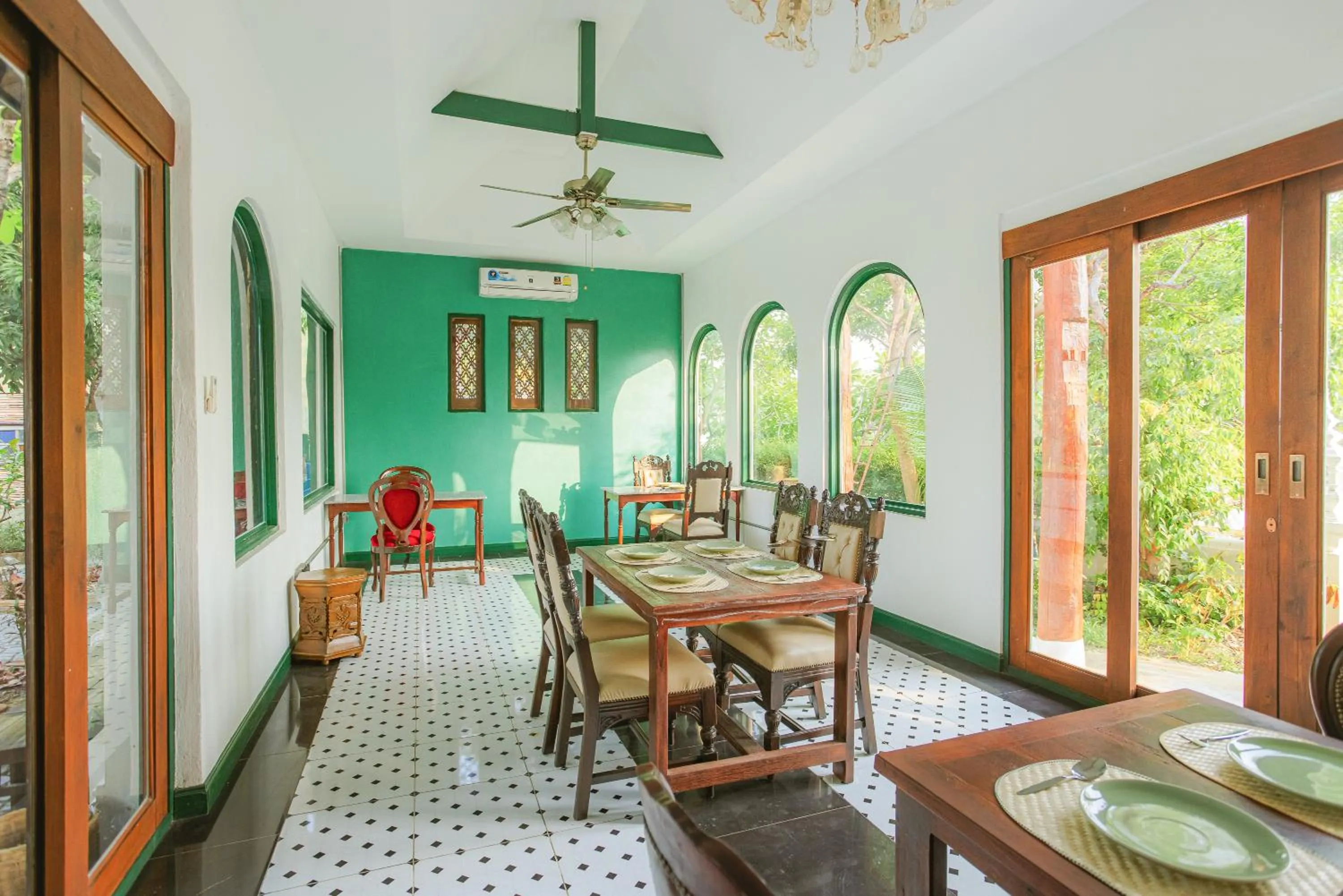 Restaurant/places to eat in Chiang Mai Las Orquideas Resort