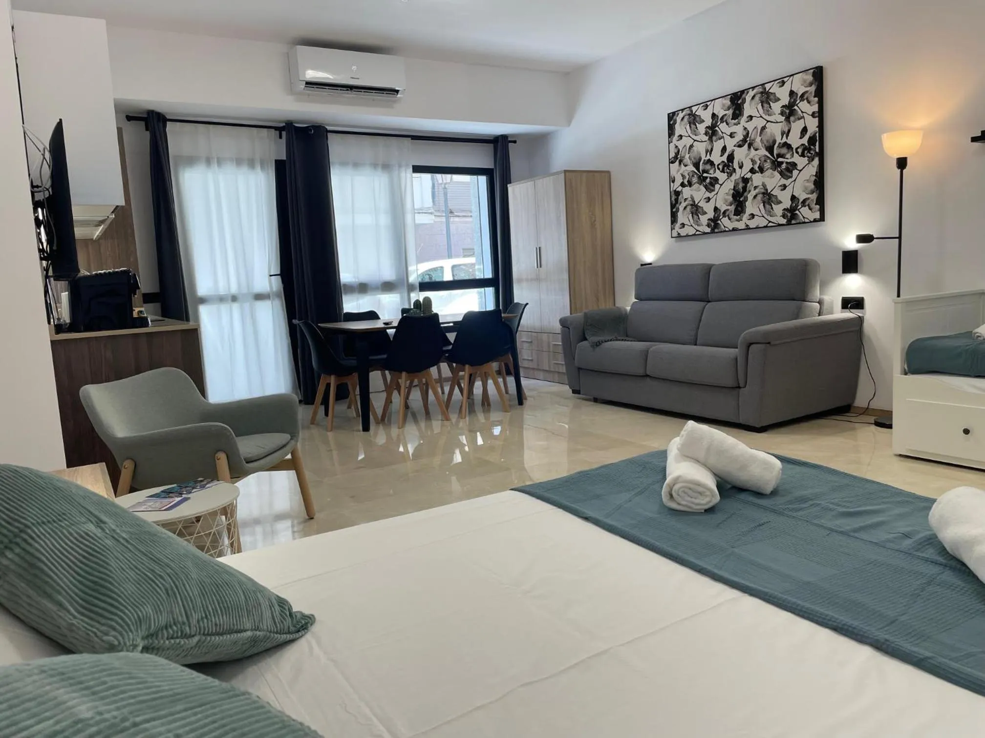 Living room, Bed in Travel Habitat La Marina Real