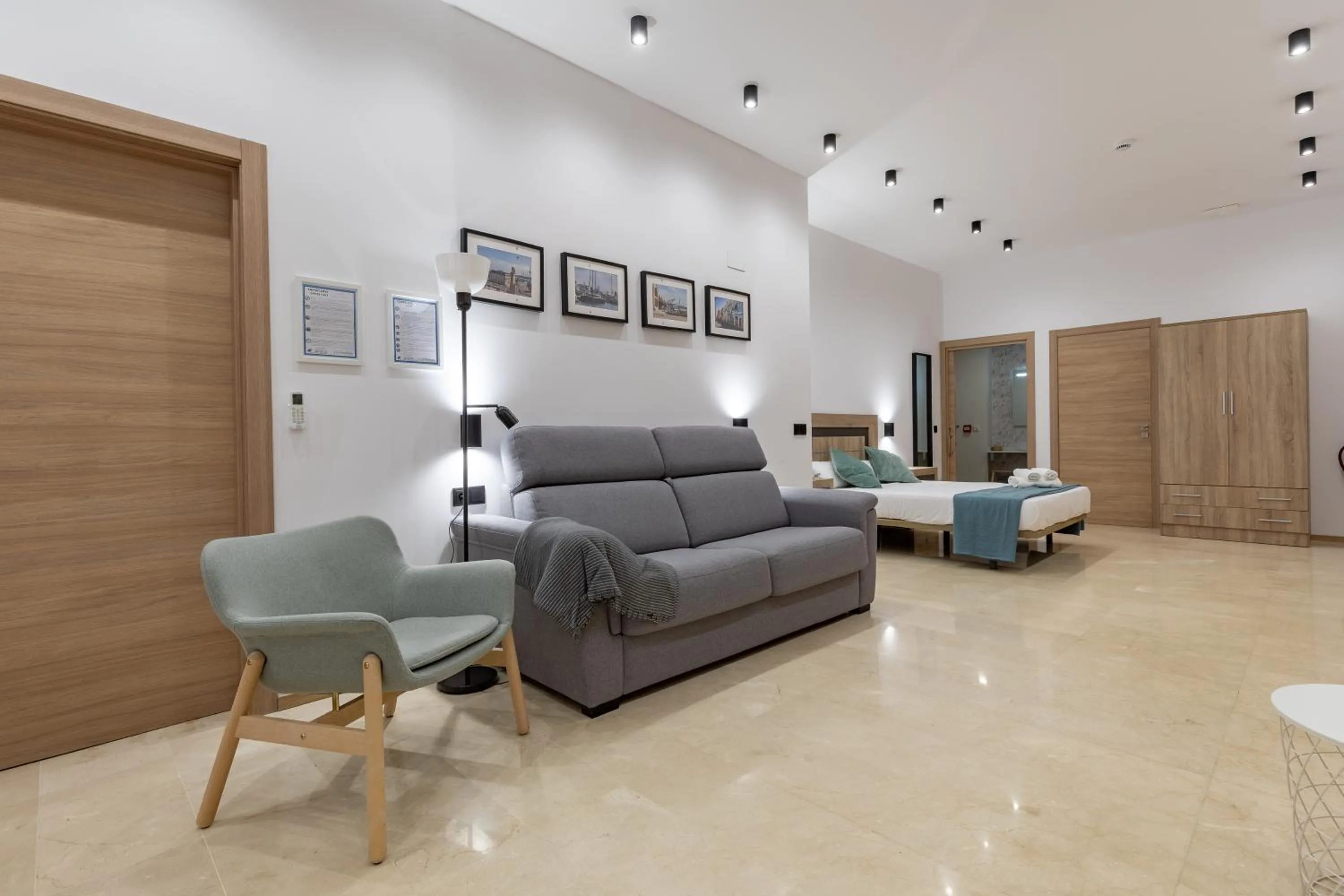 Photo of the whole room in Travel Habitat La Marina Real