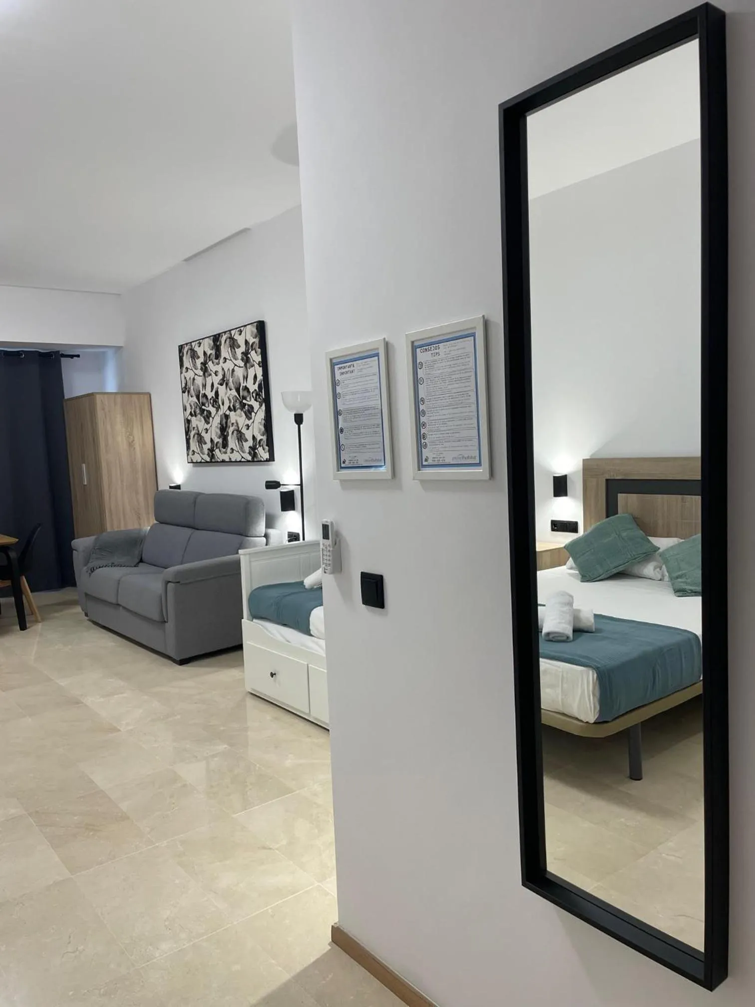 Photo of the whole room, Bed in Travel Habitat La Marina Real