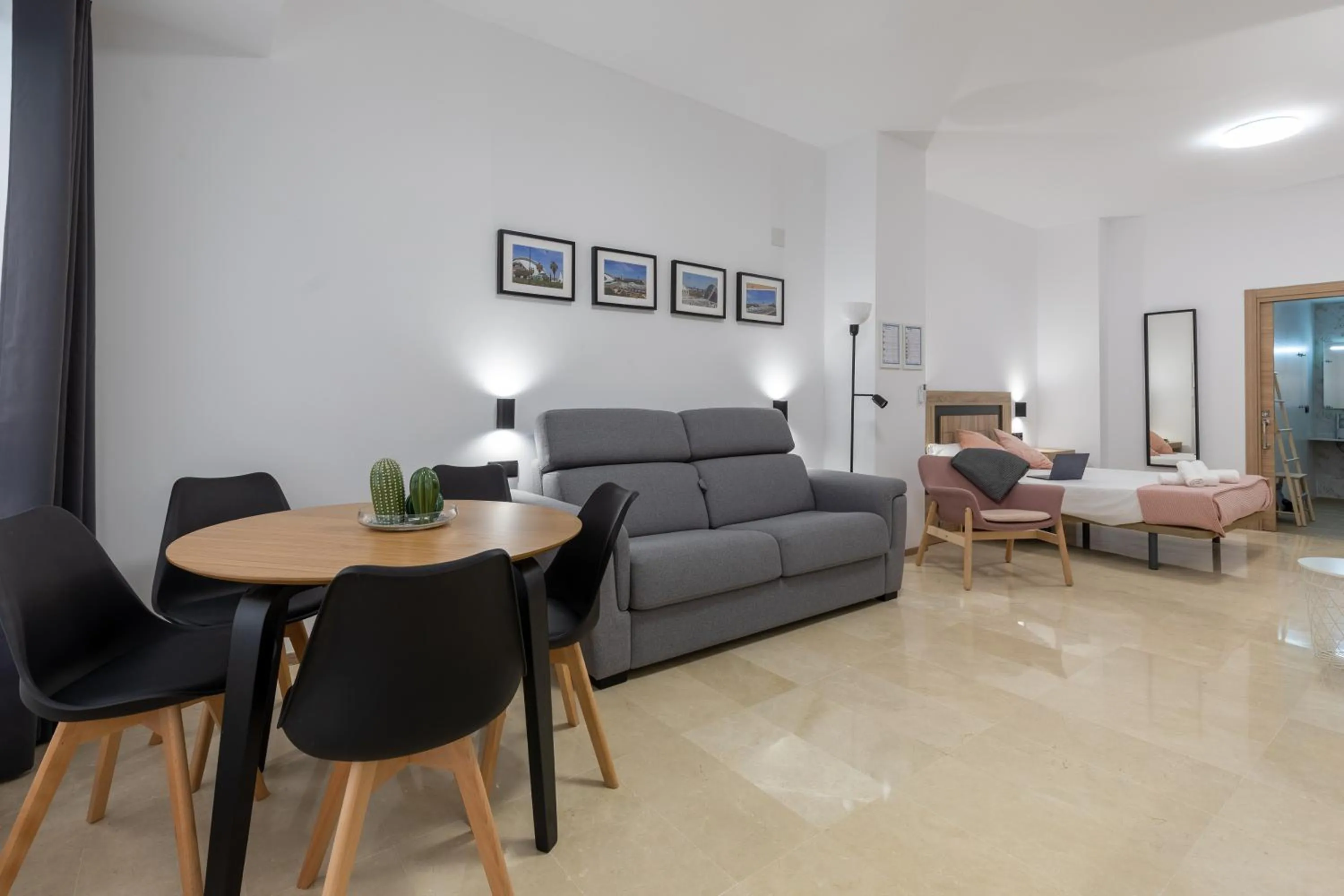 Dining area in Travel Habitat La Marina Real
