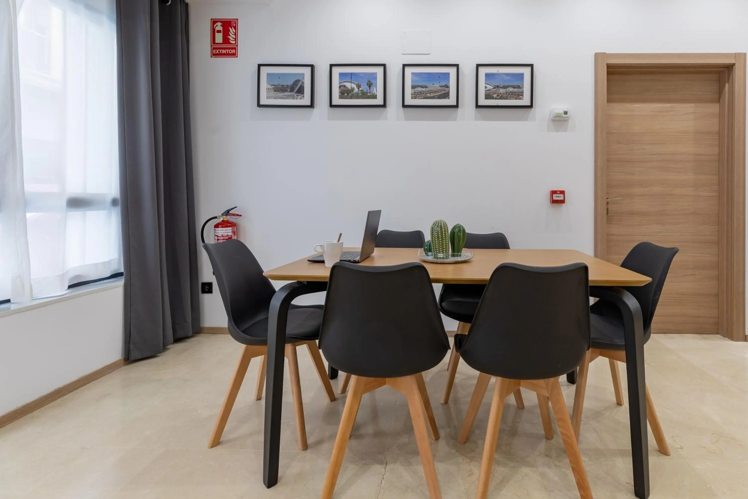 Dining area in Travel Habitat La Marina Real