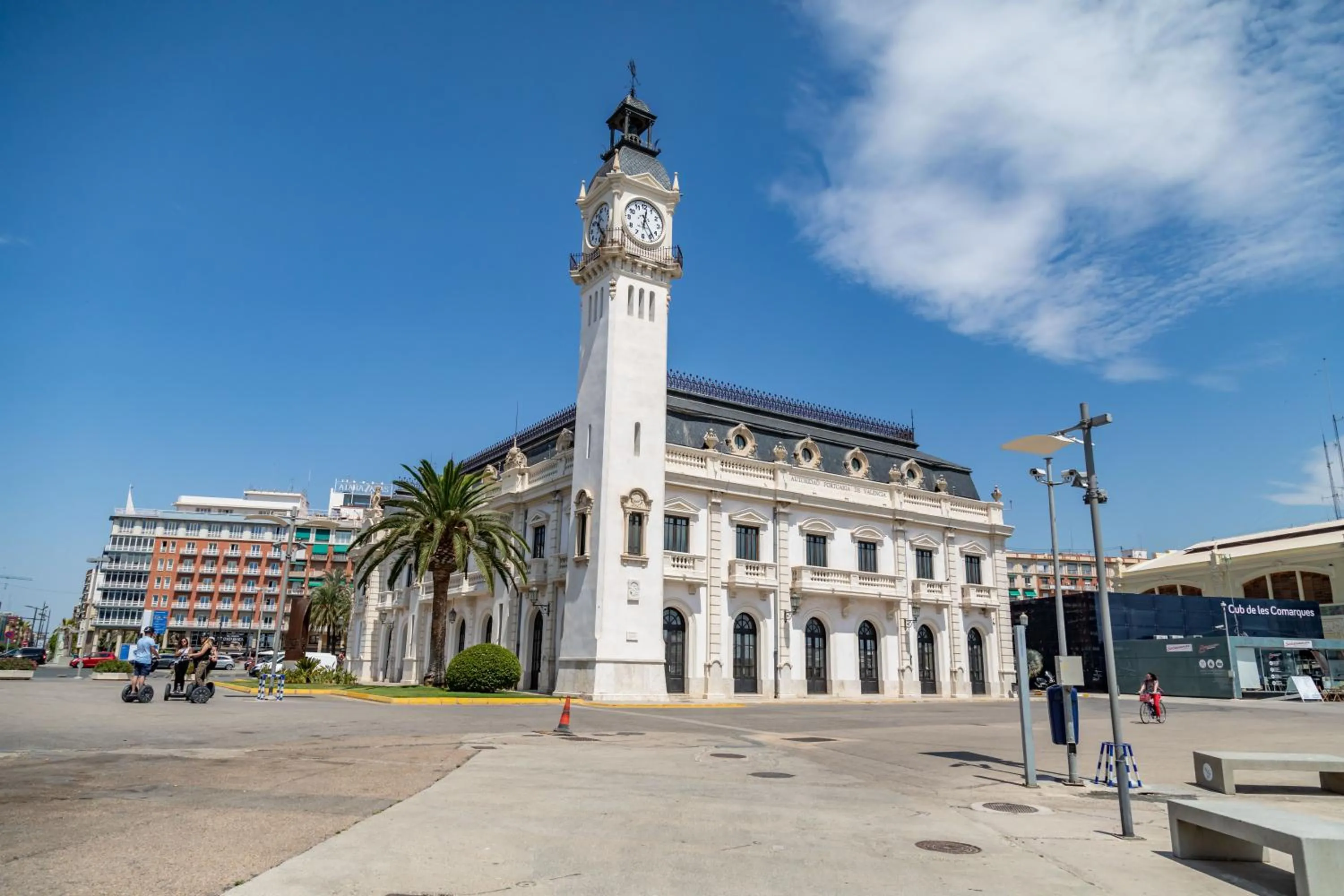 Nearby landmark in Travel Habitat La Marina Real