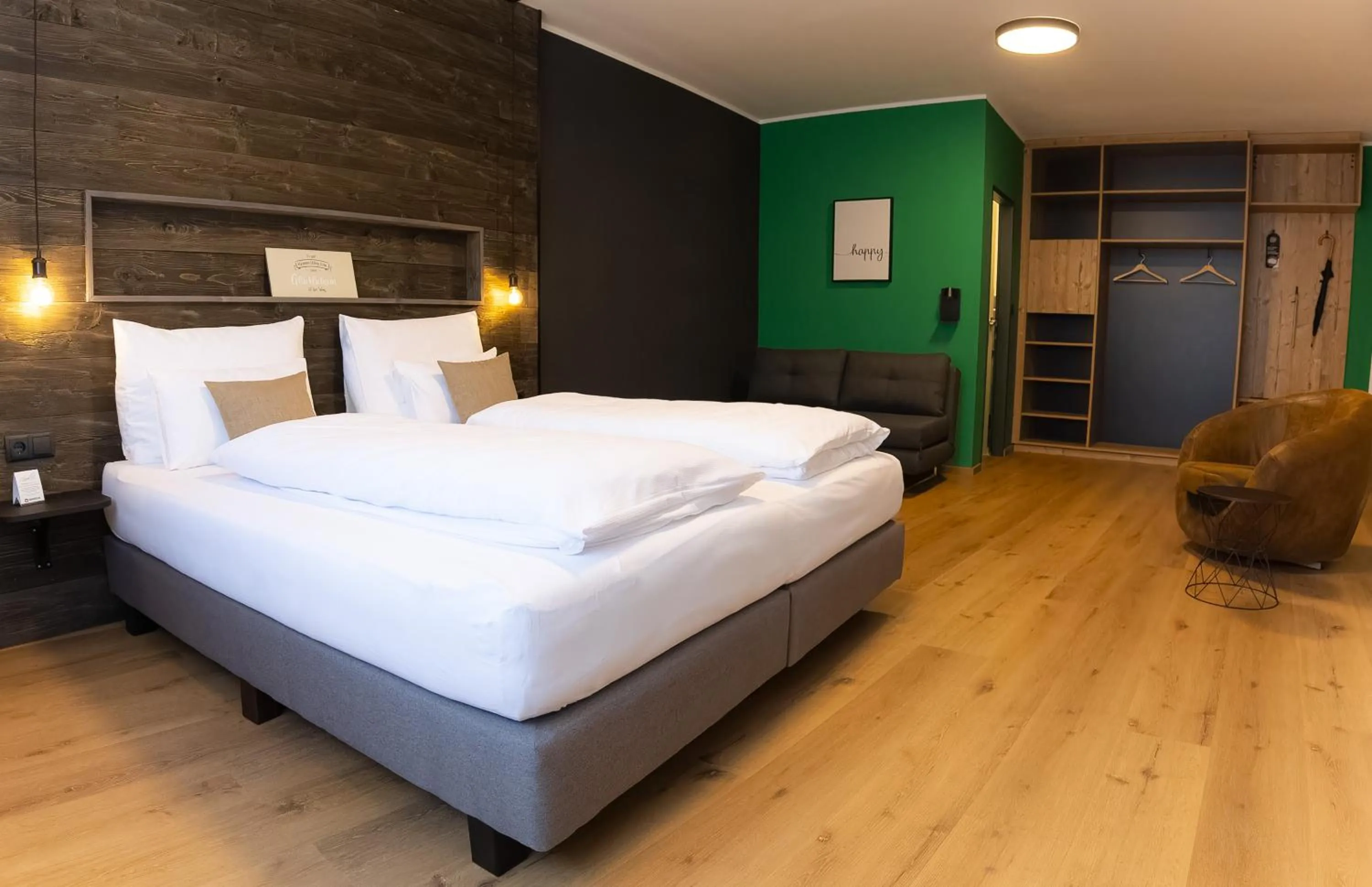 Photo of the whole room, Bed in Self-Check-in Hotel VinoQ Zistersdorf