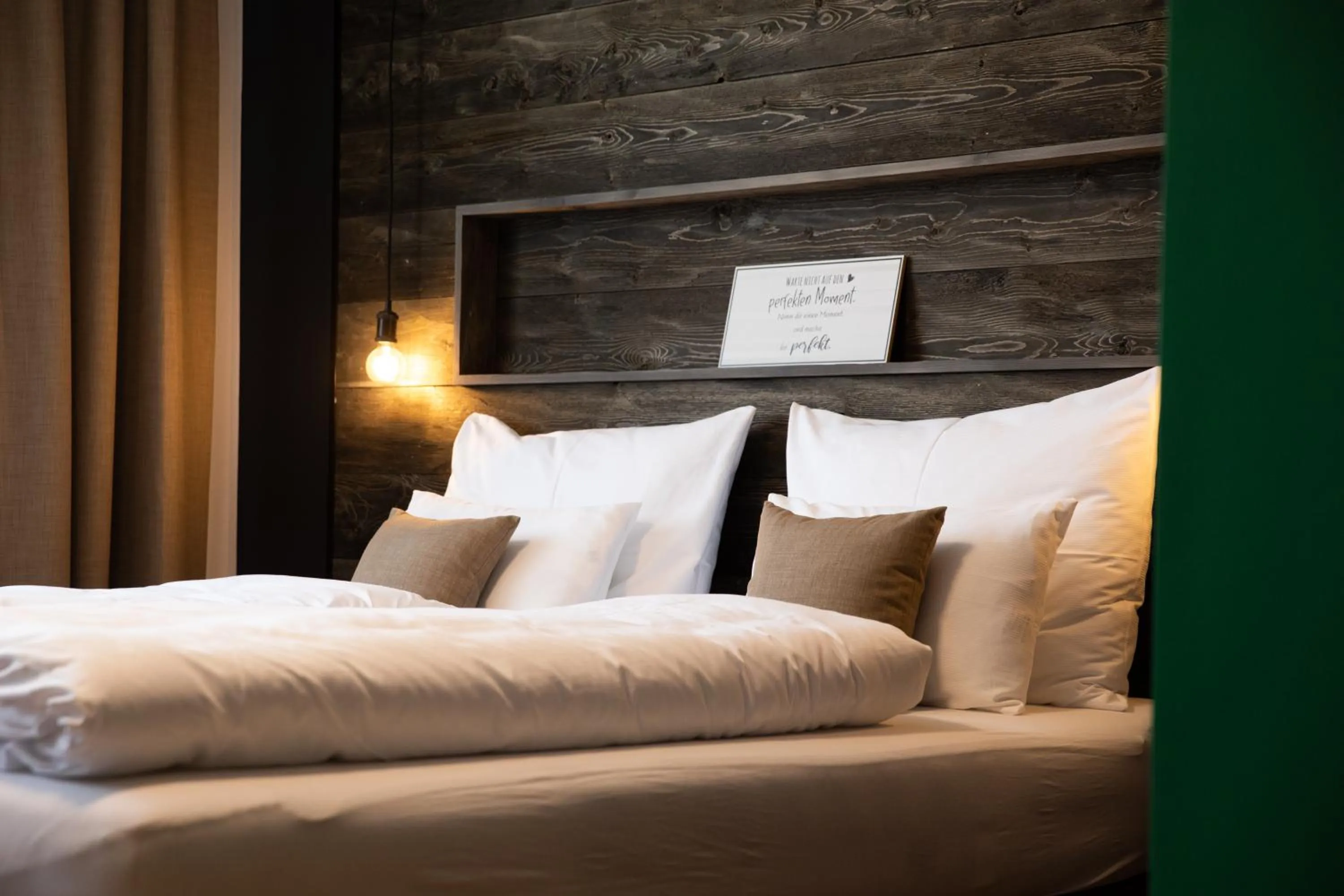 Bed in Self-Check-in Hotel VinoQ Zistersdorf