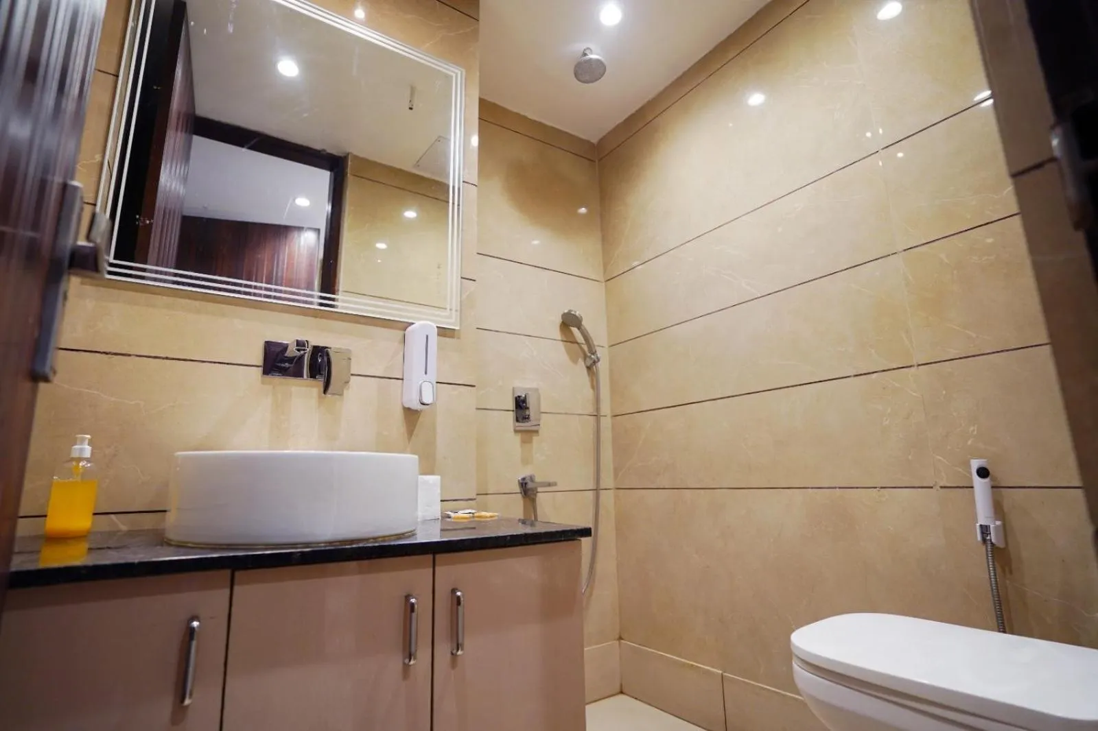 Shower in Hotel Leo Saffron - Pitampura