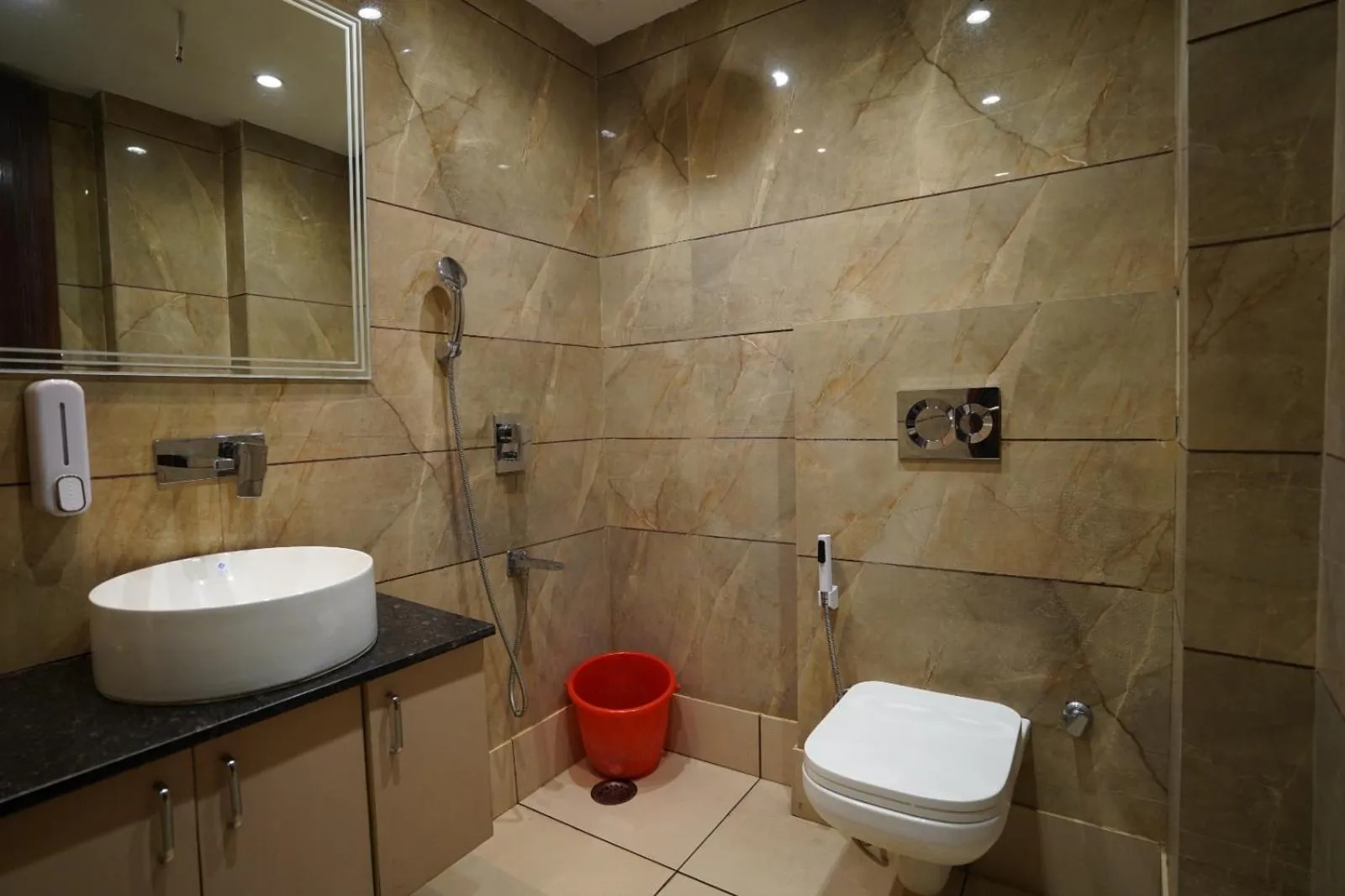 Shower in Hotel Leo Saffron - Pitampura