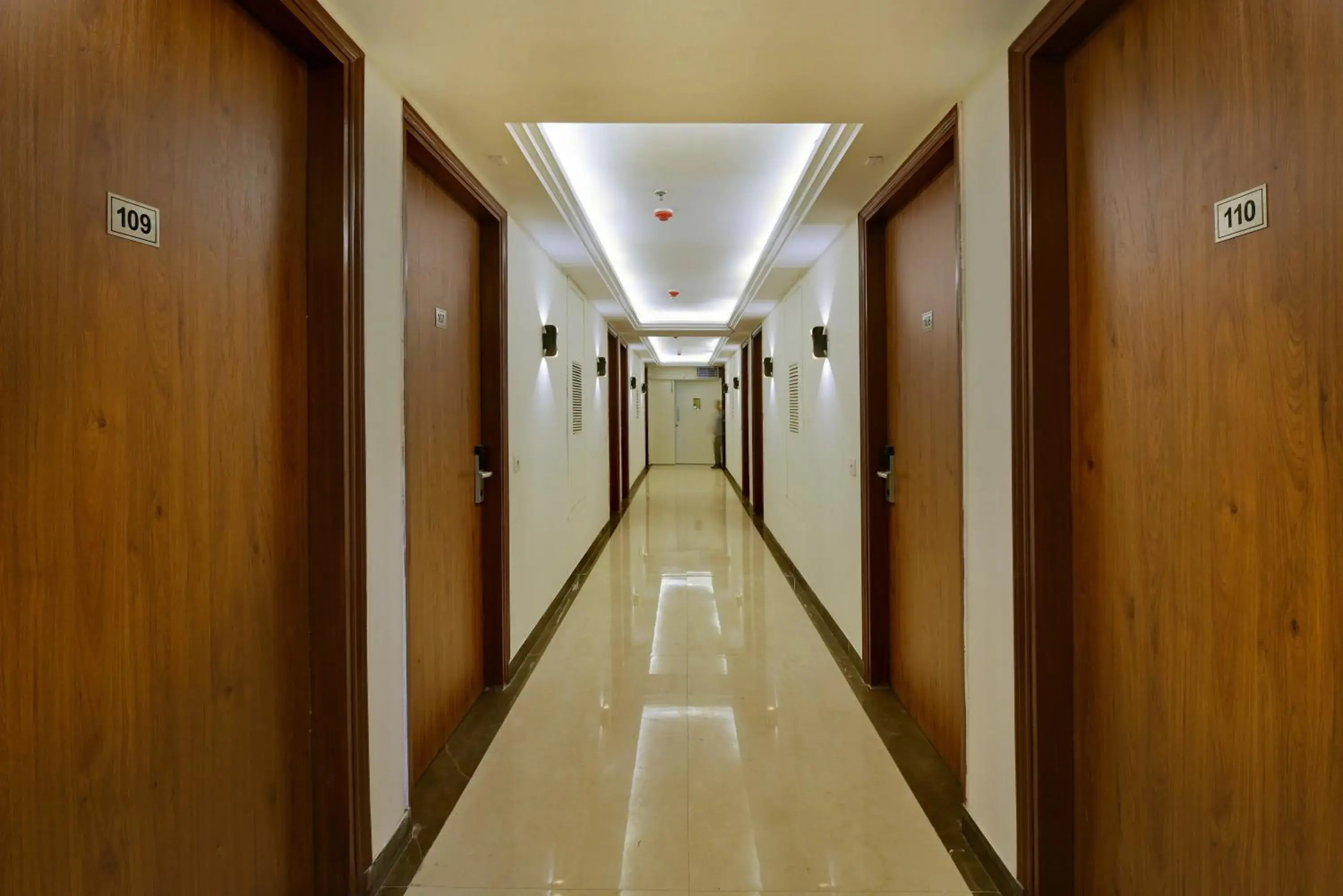 Lobby or reception in Hotel Leo Saffron - Pitampura Lobby or reception in Hotel Leo Saffron - Pitampura