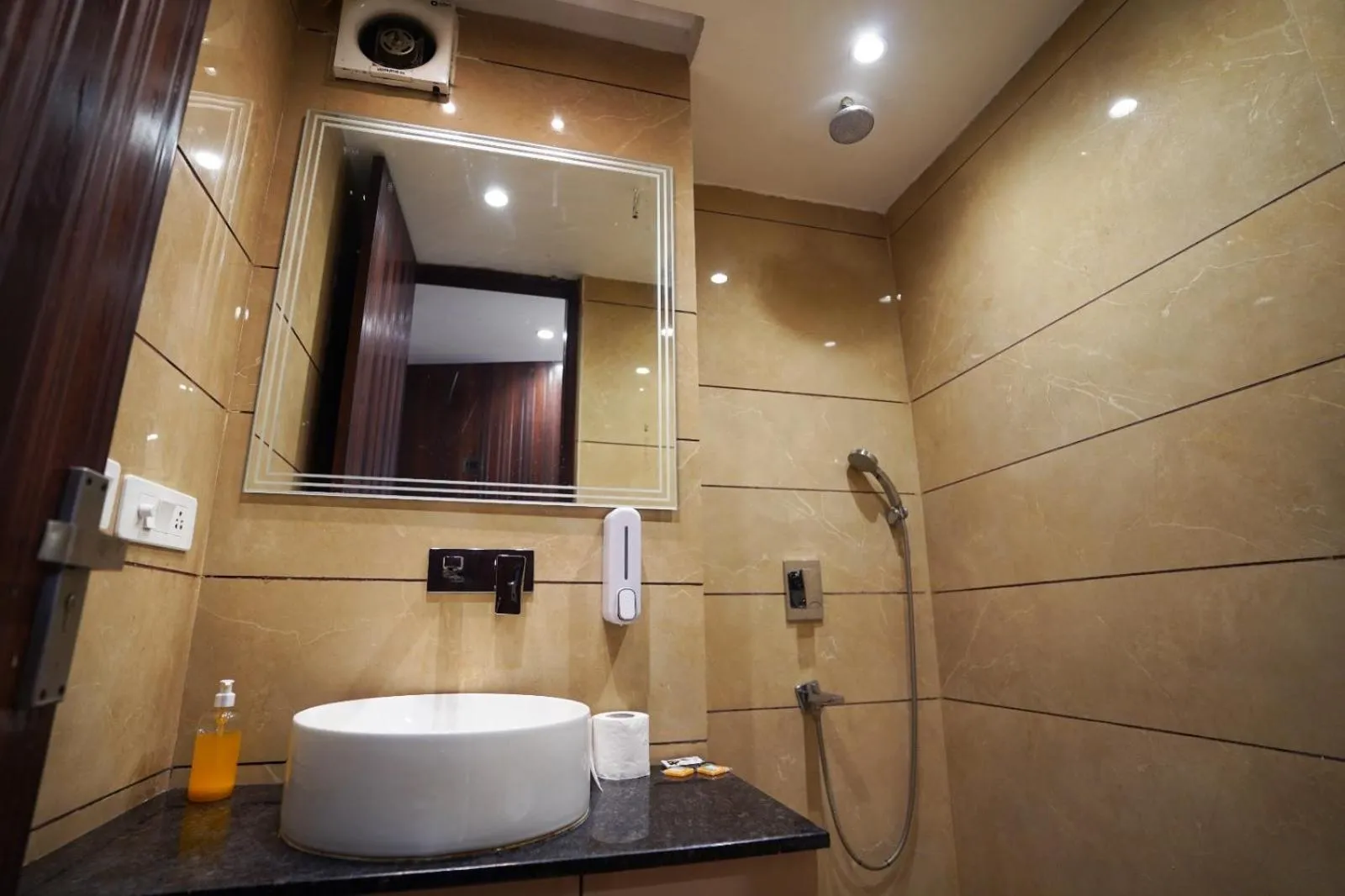 Toilet in Hotel Leo Saffron - Pitampura