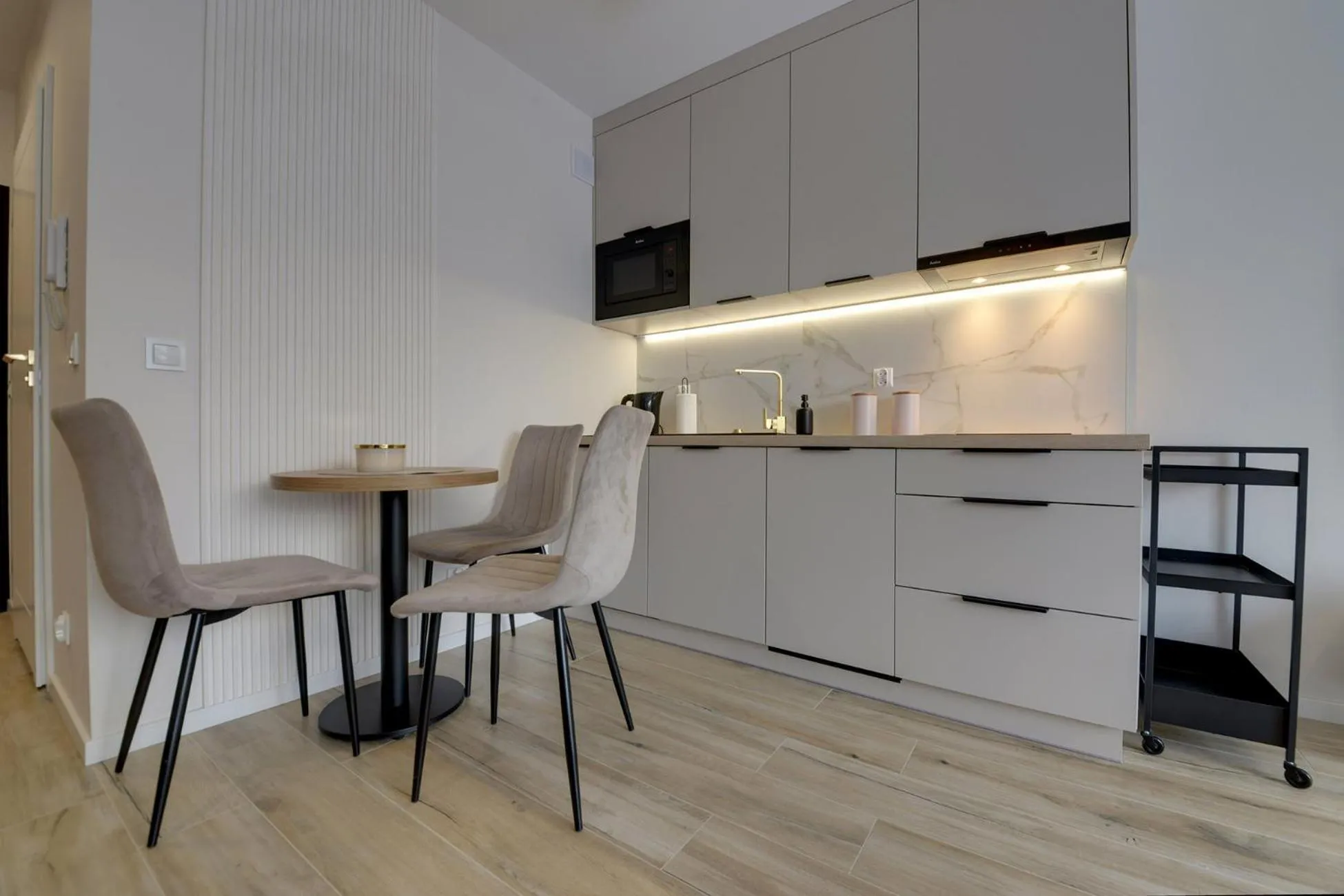 Kitchen or kitchenette in RentPlanet - Apartamenty IzerSKI Resort