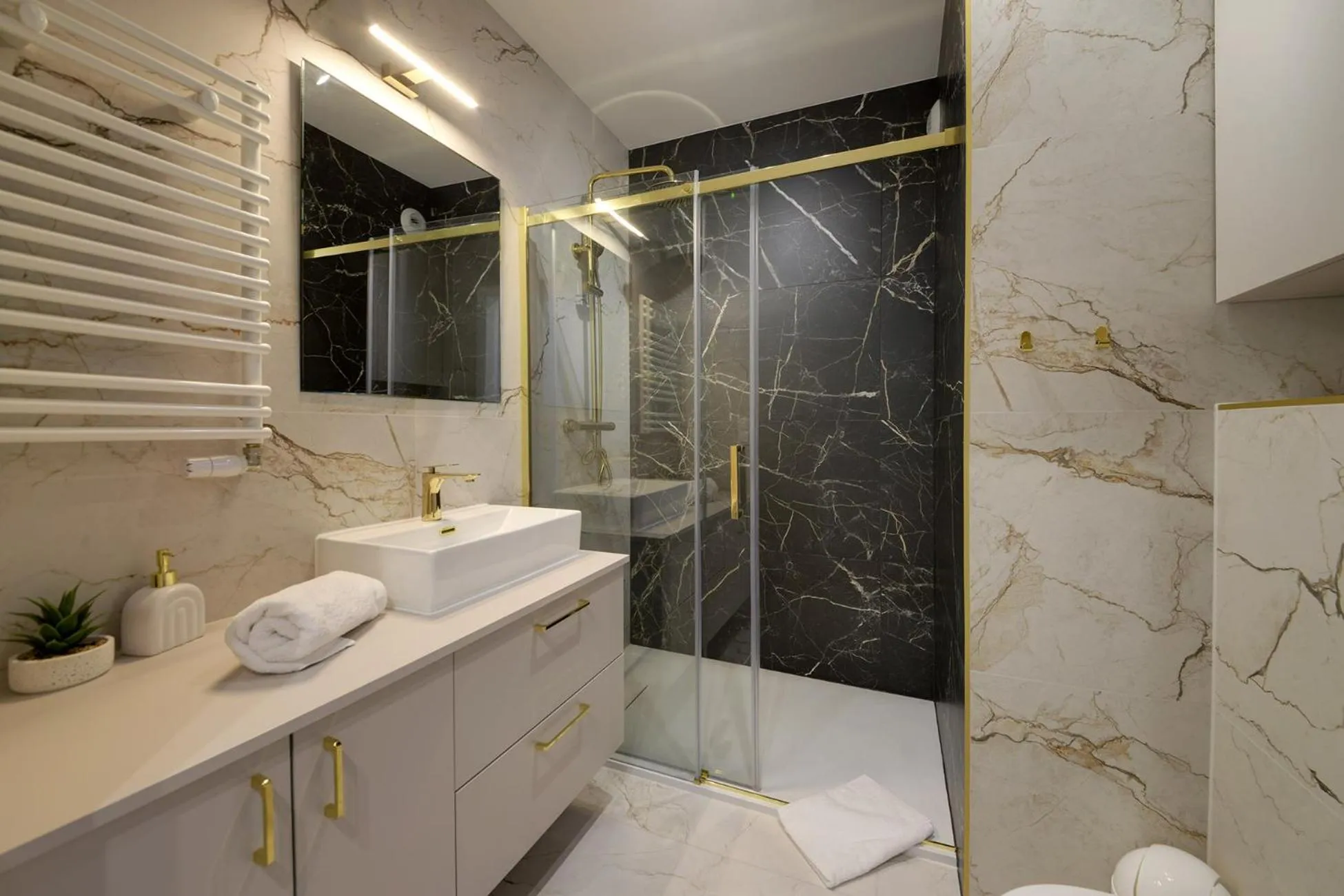 Shower in RentPlanet - Apartamenty IzerSKI Resort