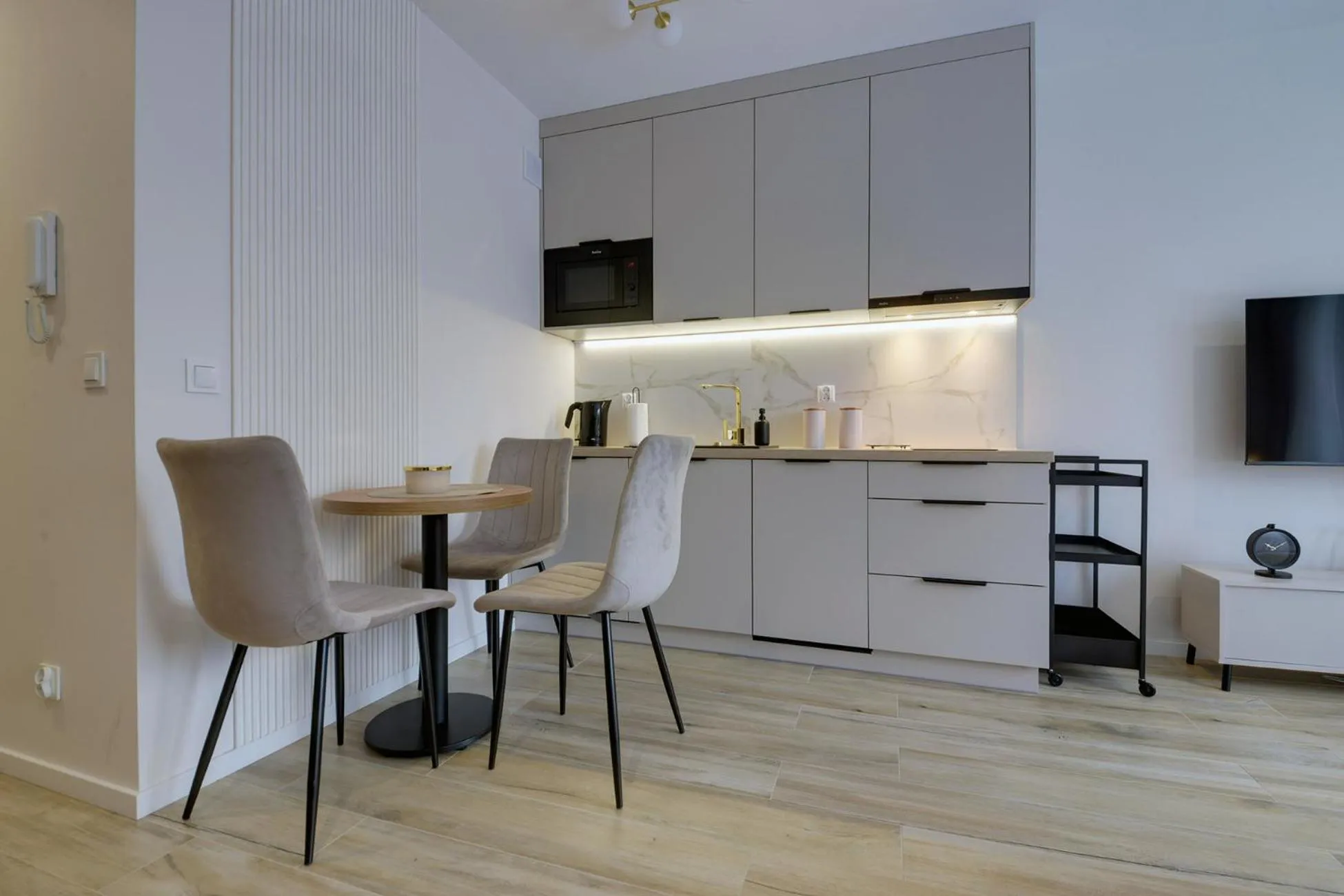 Kitchen or kitchenette in RentPlanet - Apartamenty IzerSKI Resort
