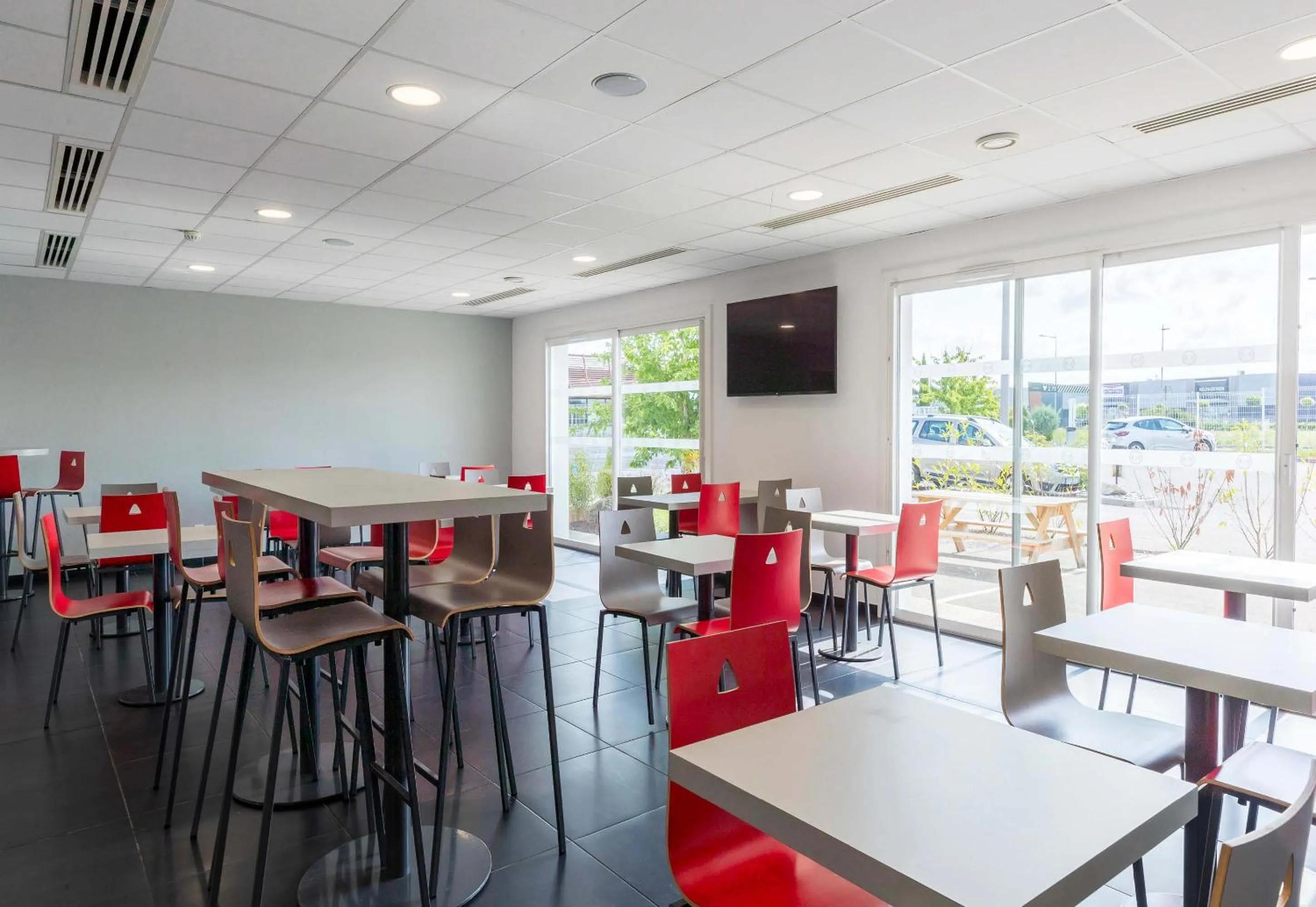 Restaurant/places to eat in B&B HOTEL Romilly-sur-Seine