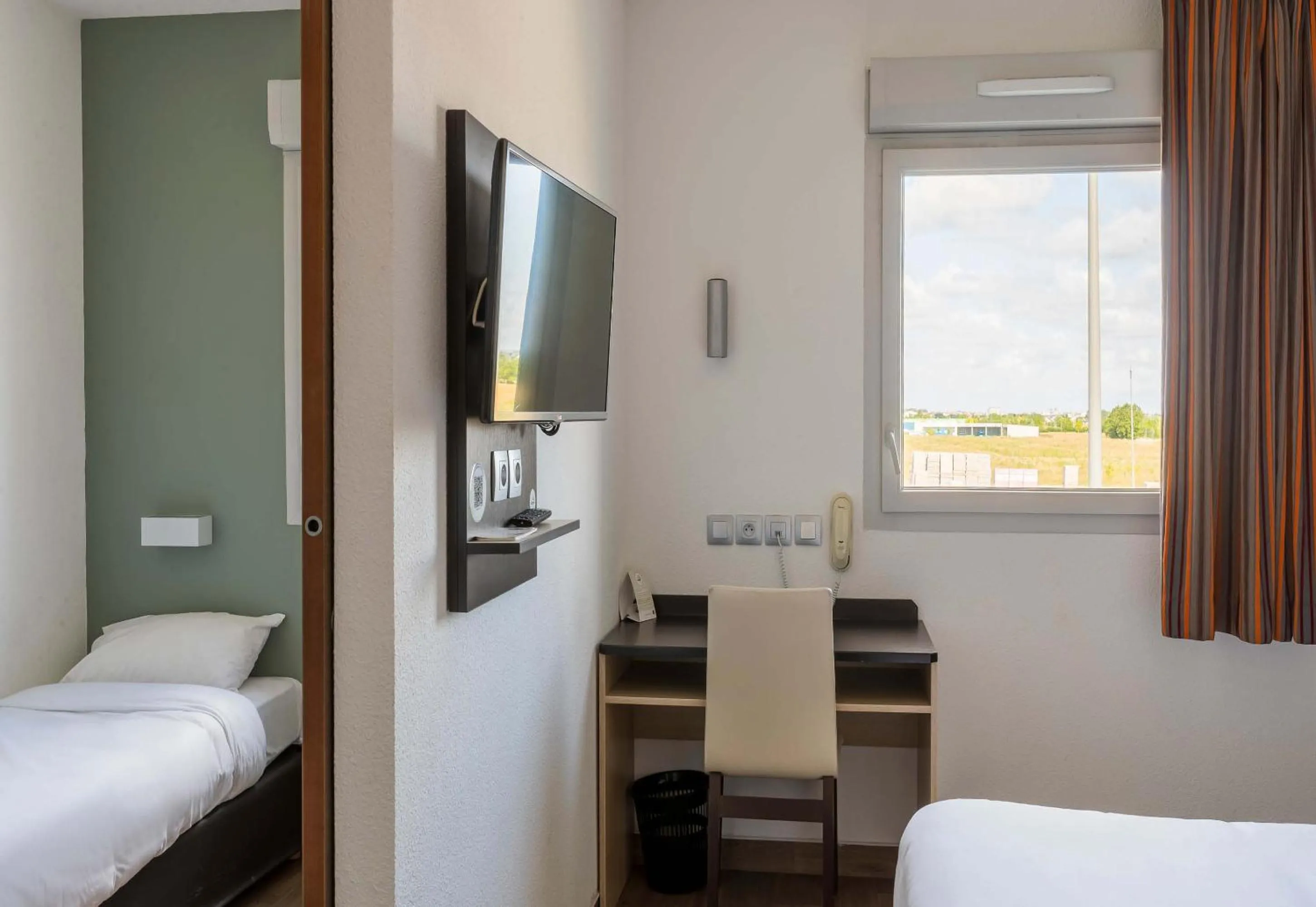 Bedroom, Bed in B&B HOTEL Romilly-sur-Seine