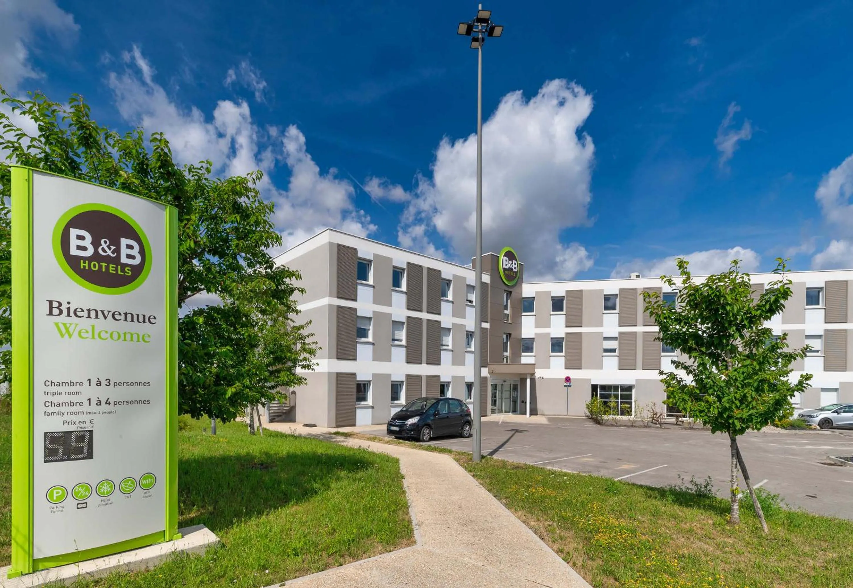 Property building in B&B HOTEL Romilly-sur-Seine