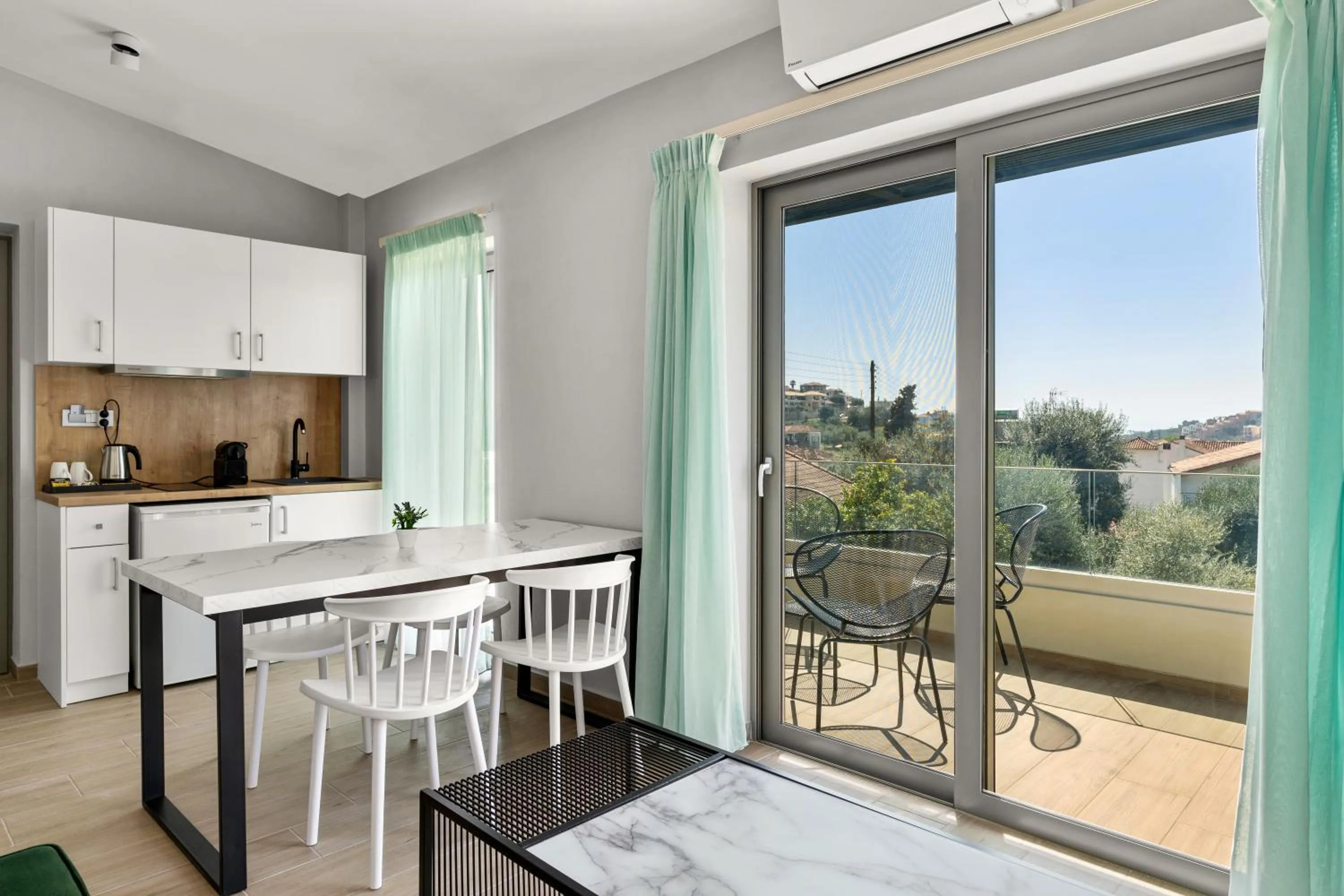 Kitchen or kitchenette in Sarah Luxury Rooms