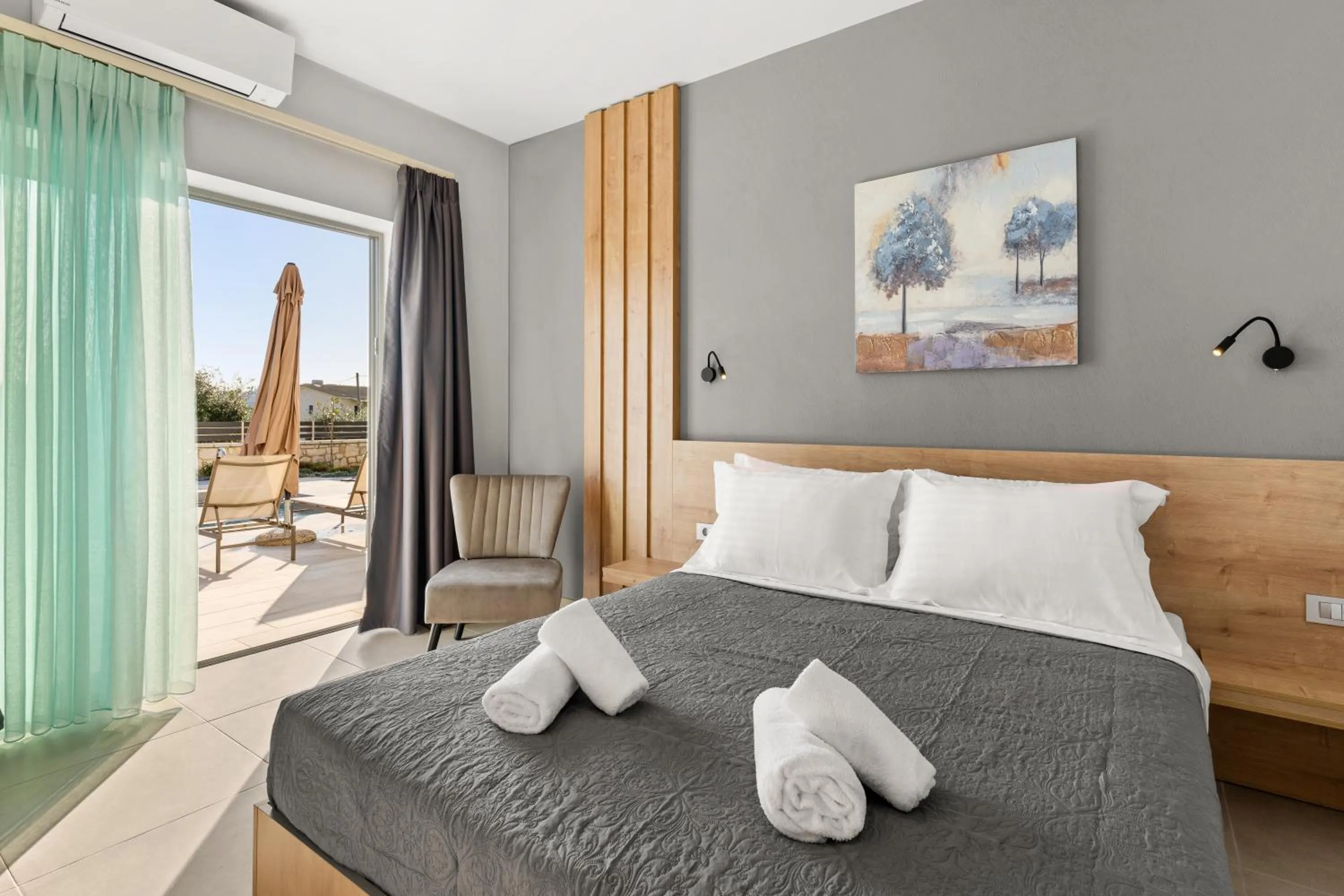 Bed in Sarah Luxury Rooms