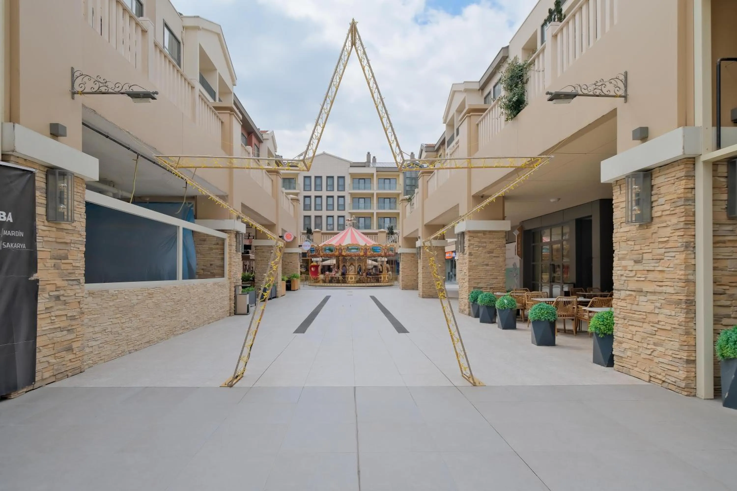 Property building in New Inn Hotel Cadde 54 Mall