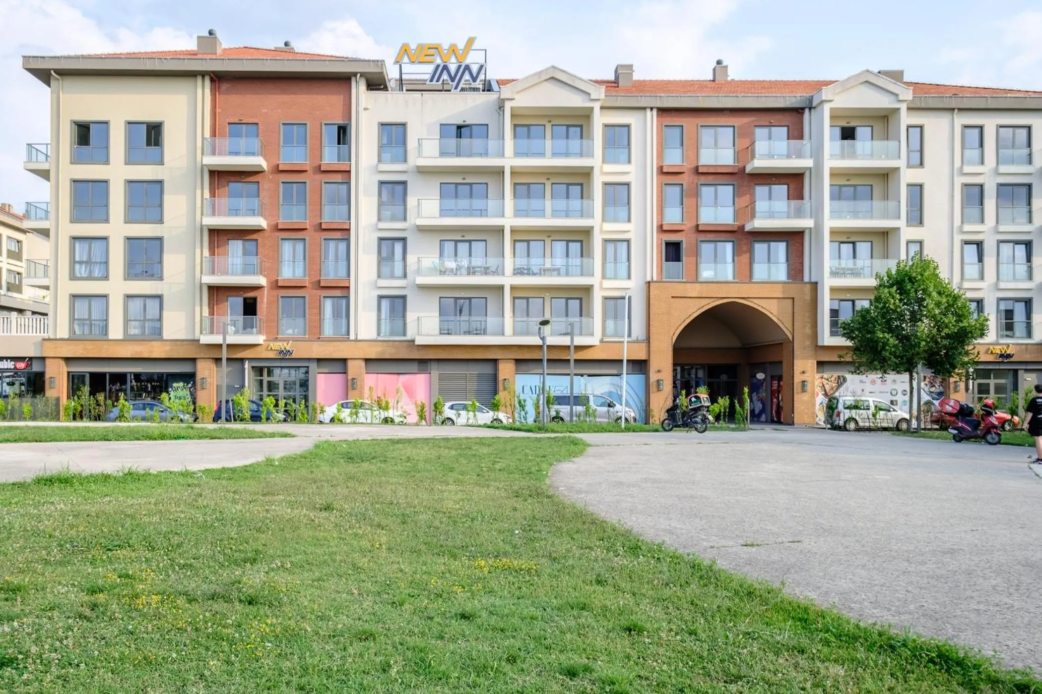 Property building in New Inn Hotel Cadde 54 Mall