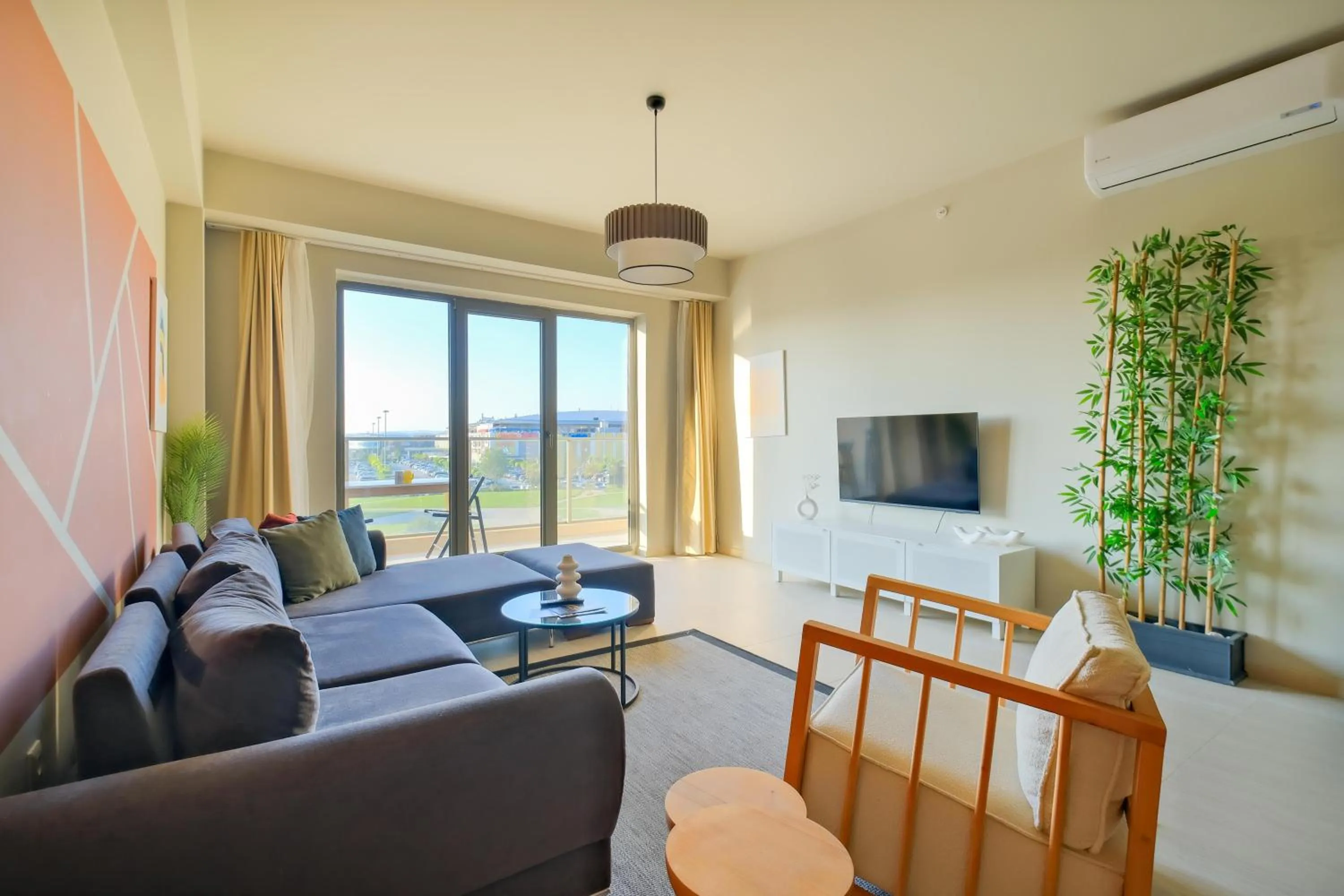 Communal lounge/ TV room in New Inn Hotel Cadde 54 Mall