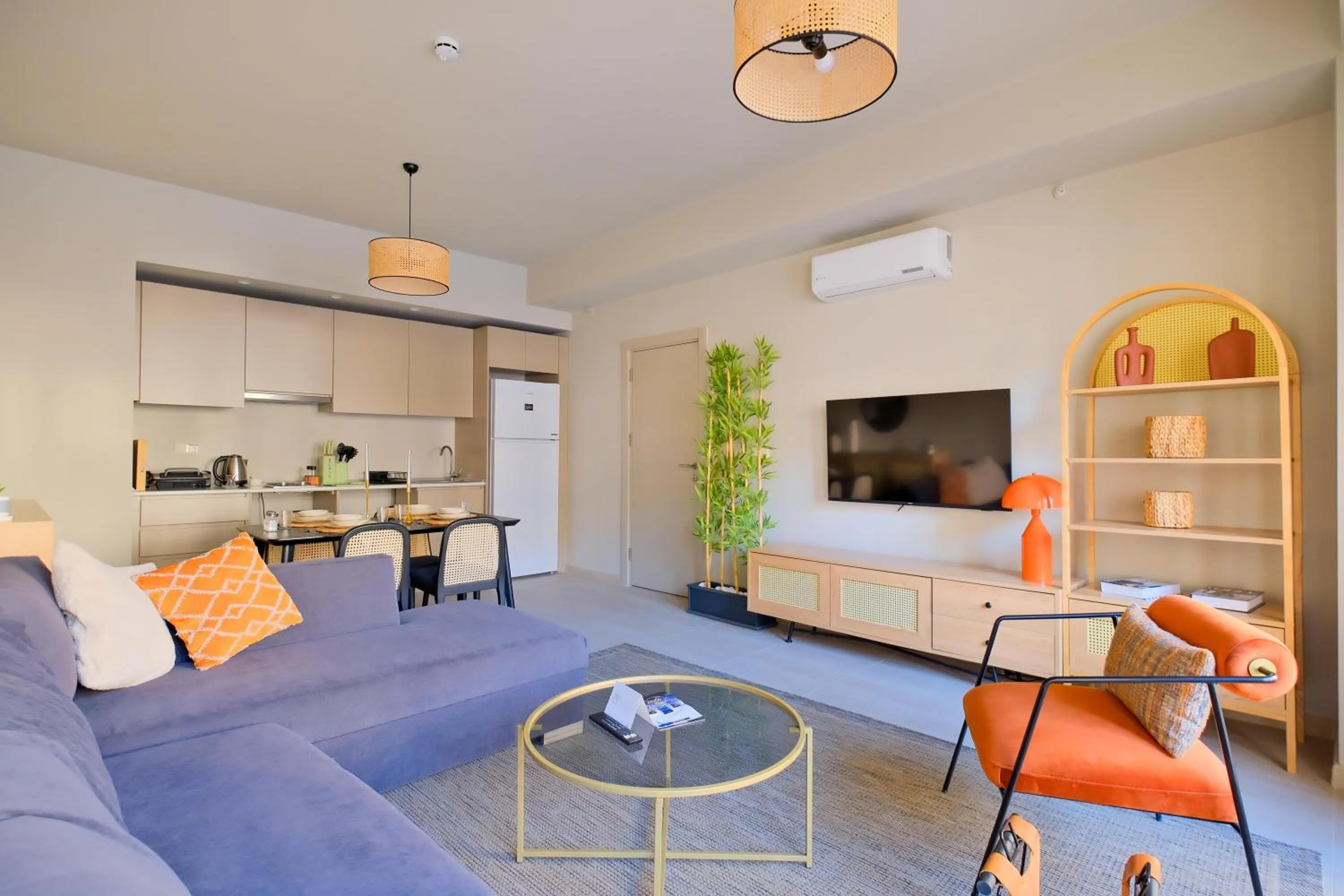 Communal lounge/ TV room in New Inn Hotel Cadde 54 Mall