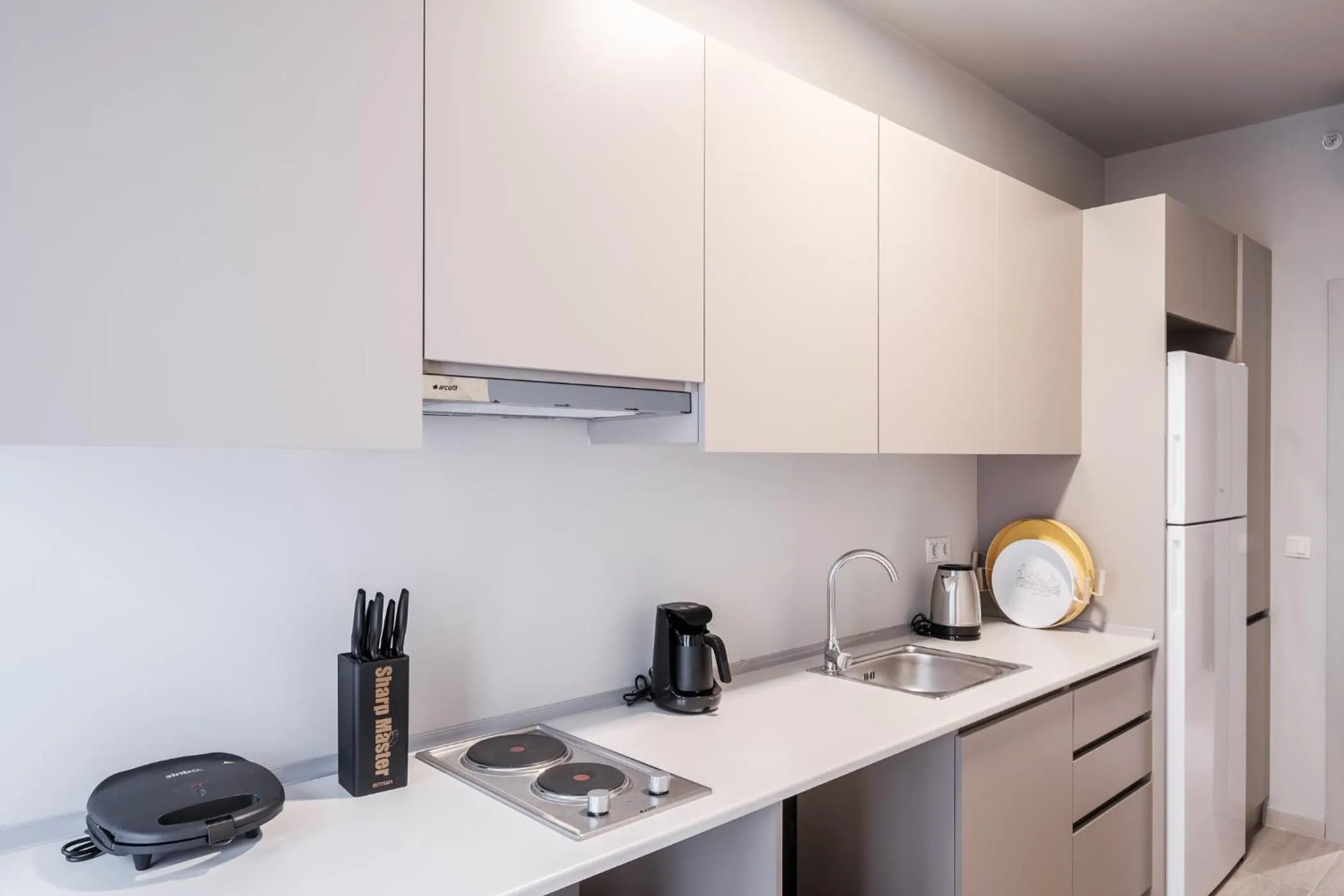 Kitchen or kitchenette in New Inn Hotel Cadde 54 Mall