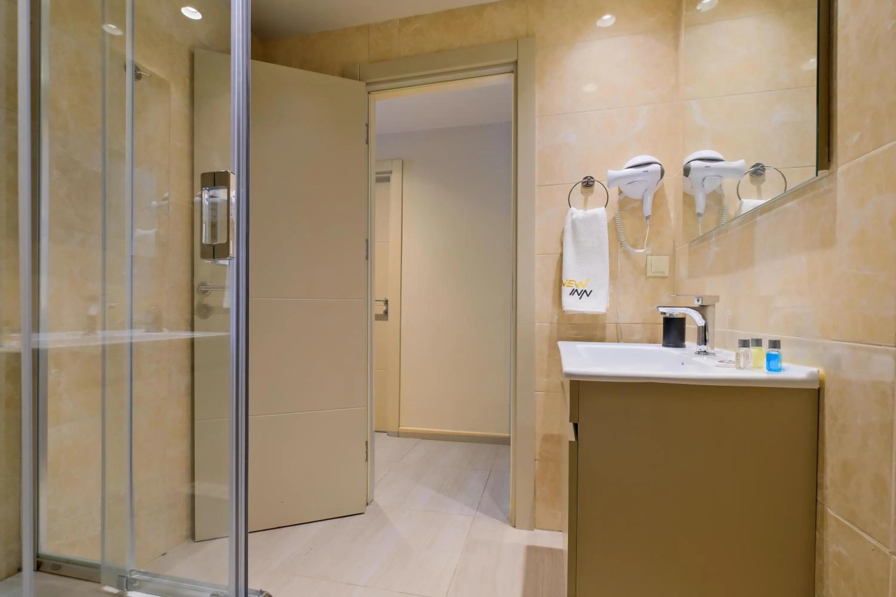 Shower in New Inn Hotel Cadde 54 Mall