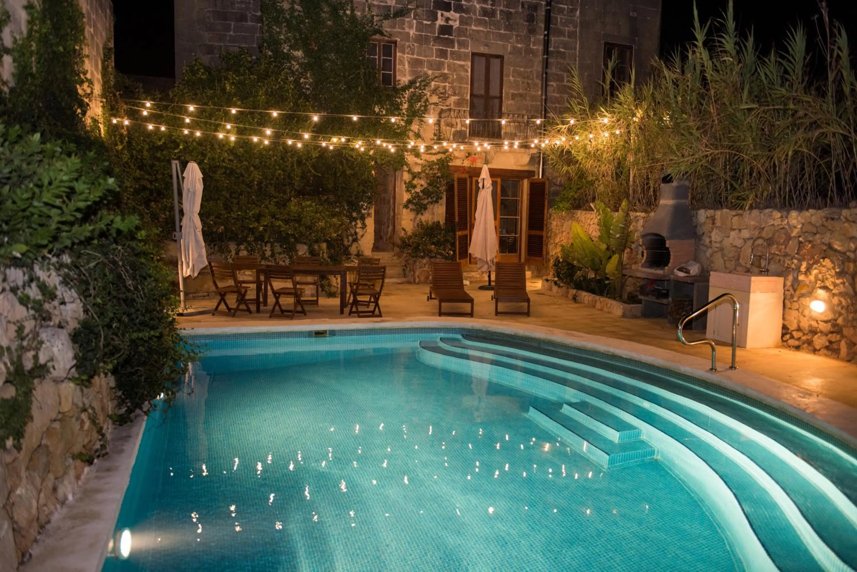 Swimming pool in Farmhouse Razzett Cora
