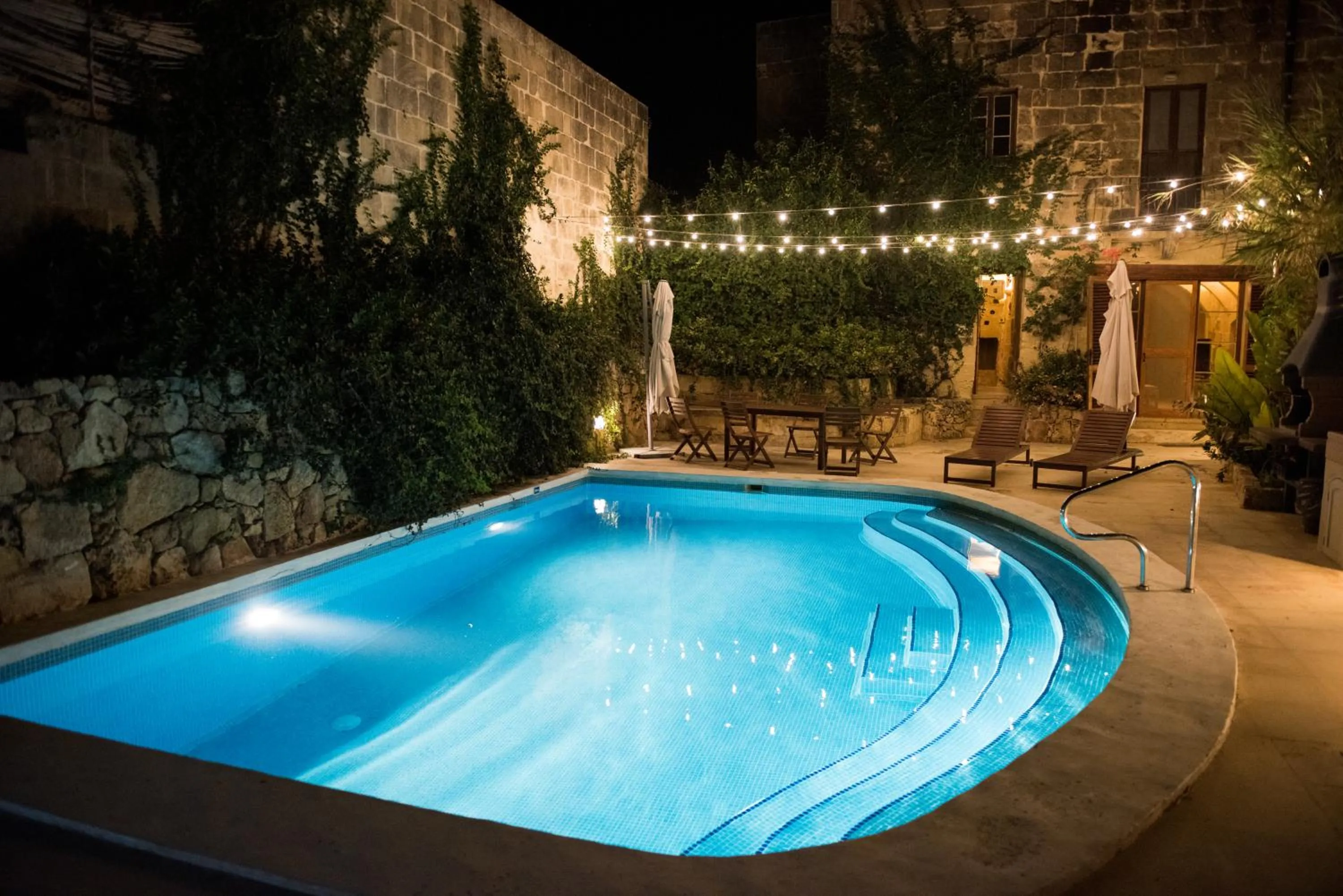 Swimming pool in Farmhouse Razzett Cora