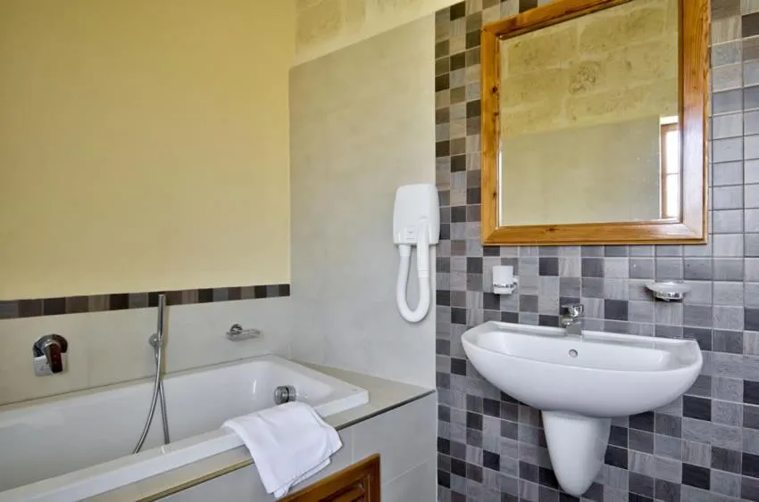 Bathroom in Farmhouse Razzett Cora