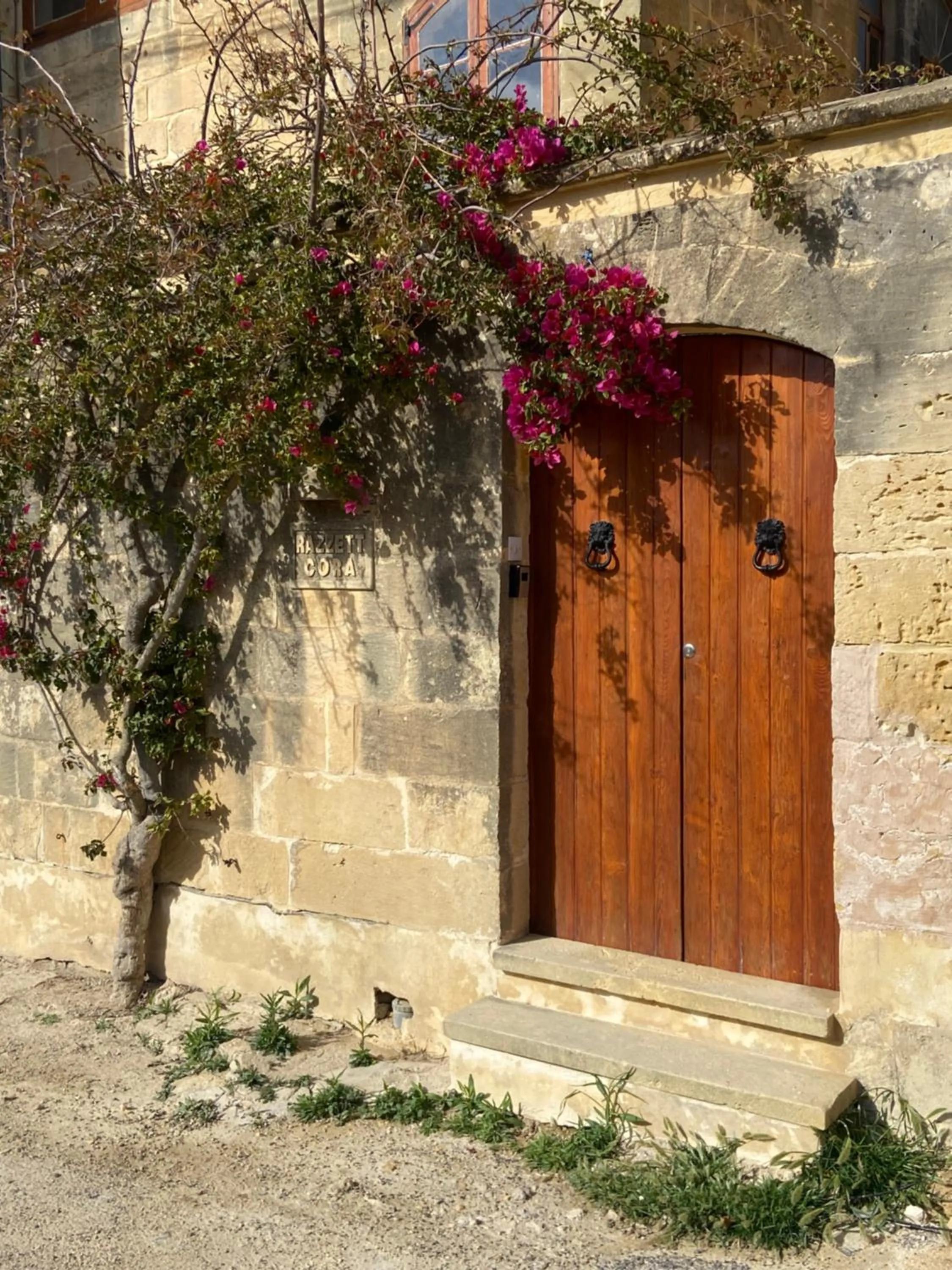 Facade/entrance in Farmhouse Razzett Cora