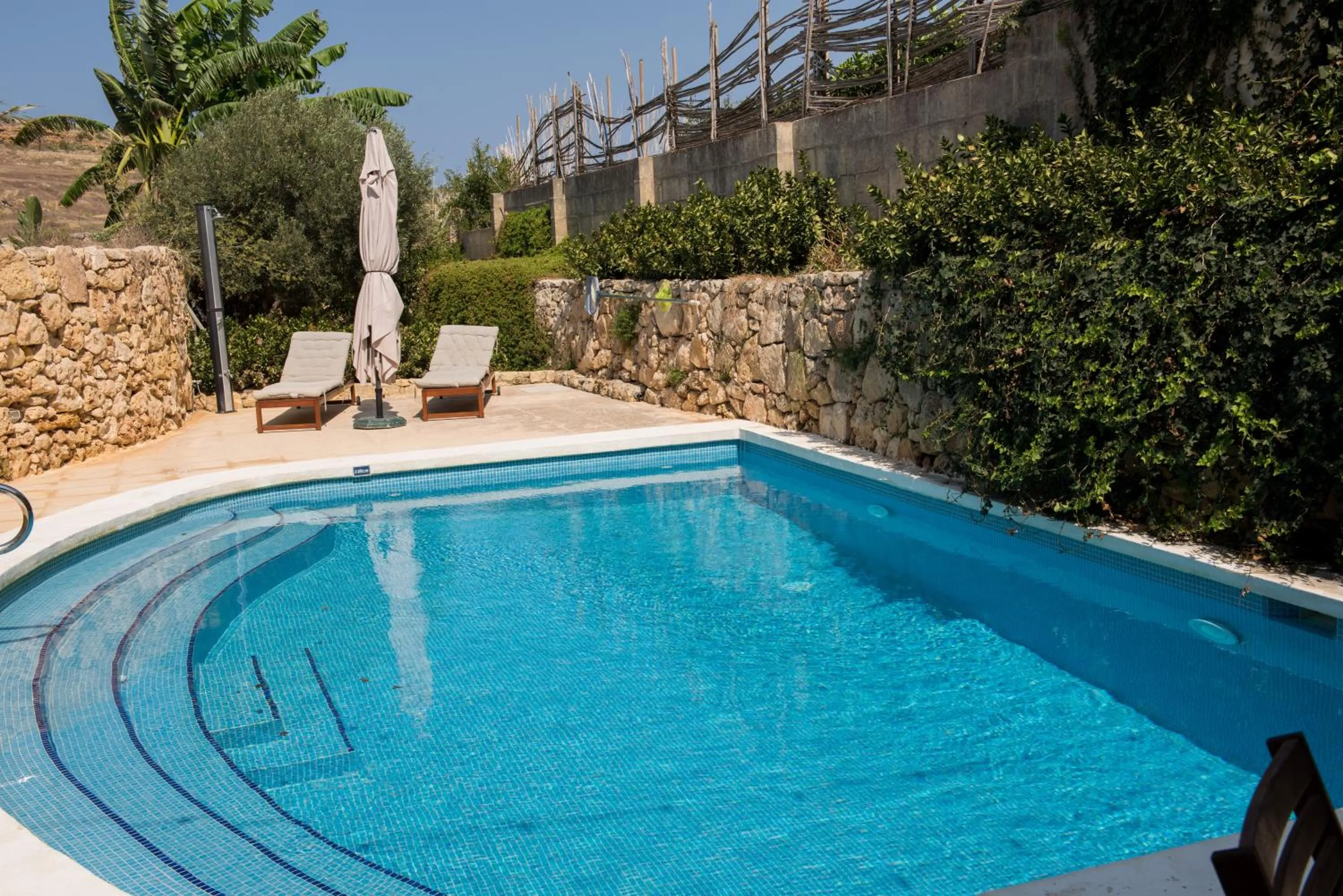 Swimming pool in Farmhouse Razzett Cora
