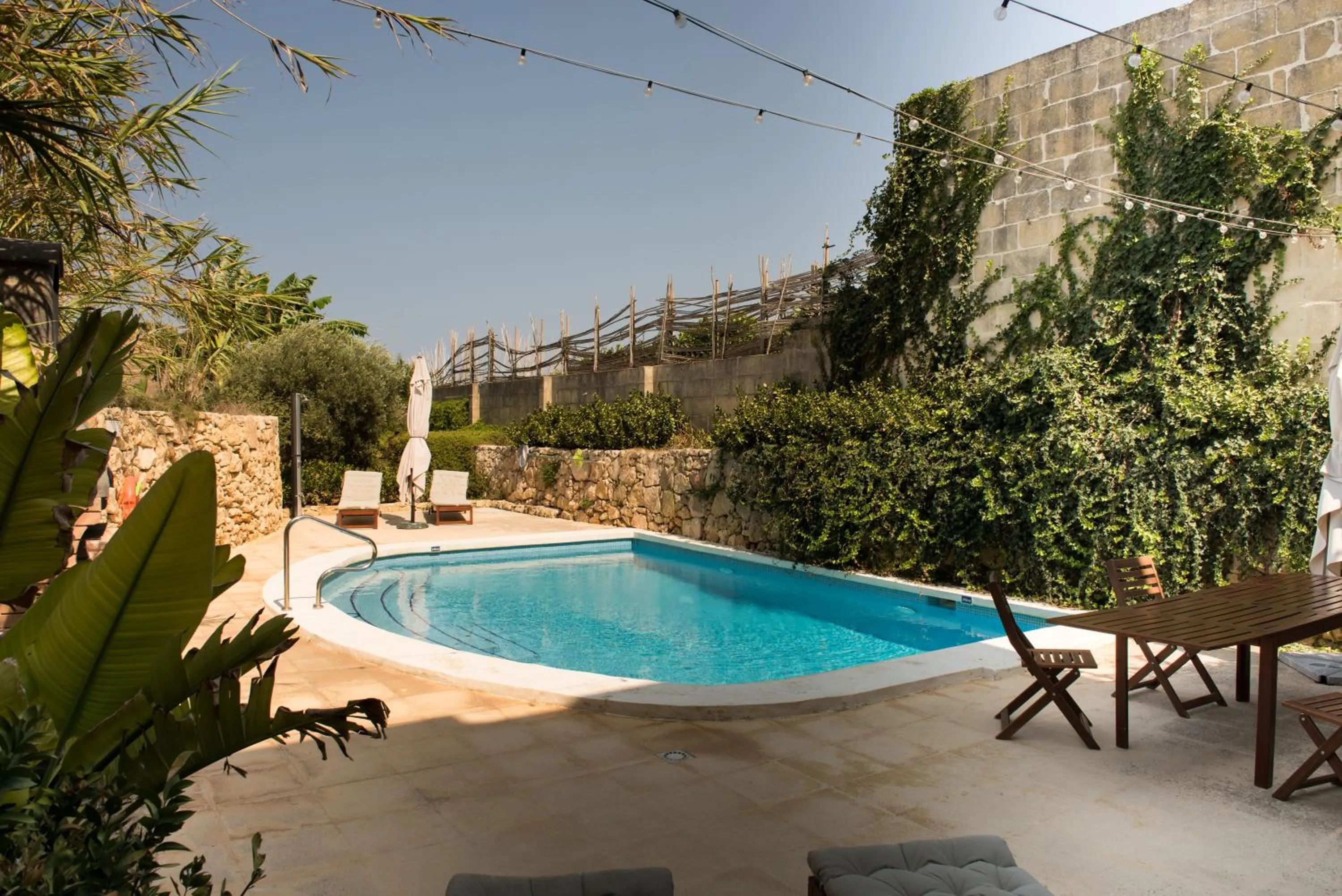 Swimming pool in Farmhouse Razzett Cora