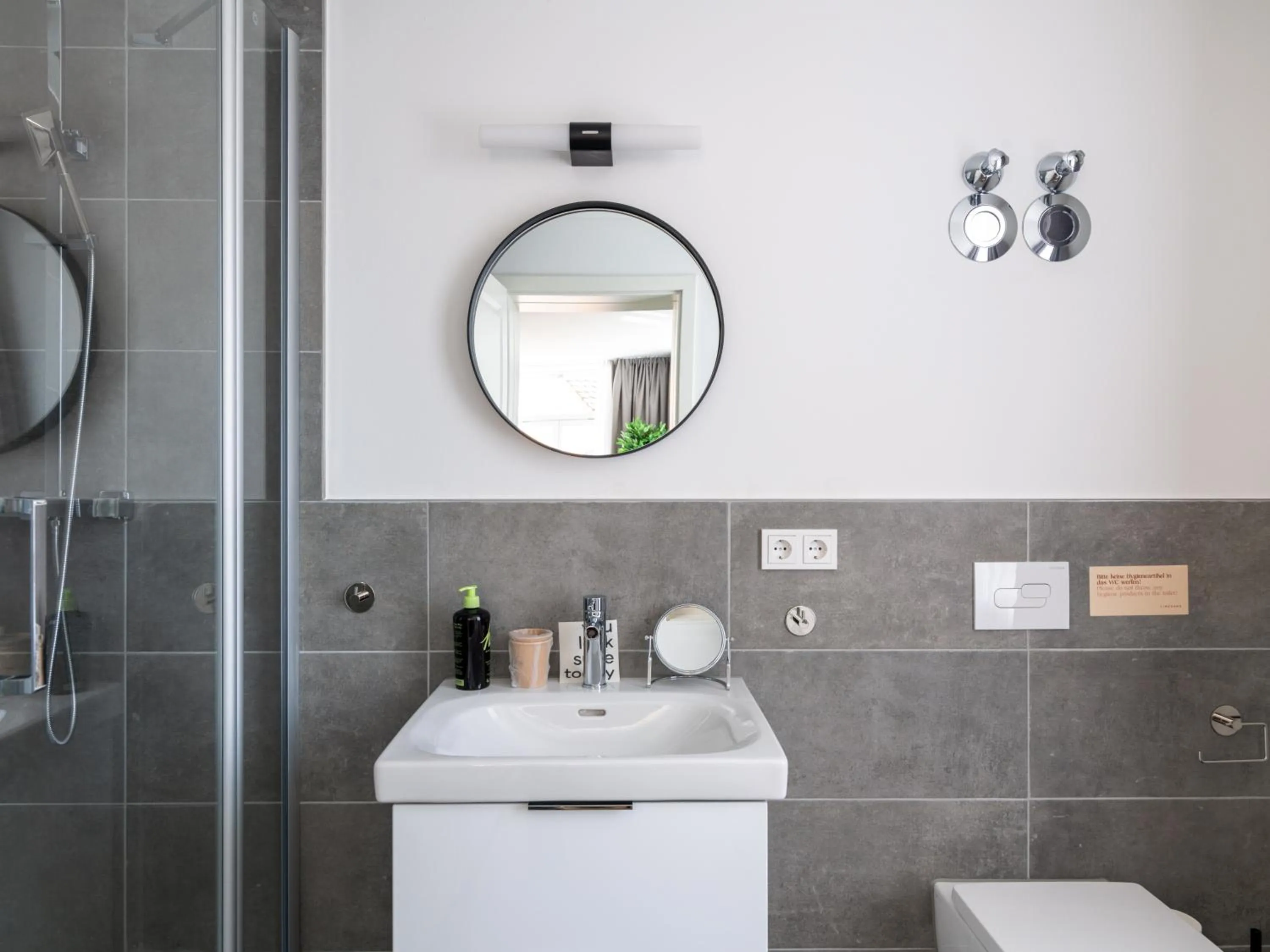 Shower in Limehome Bayreuth Spitalgasse