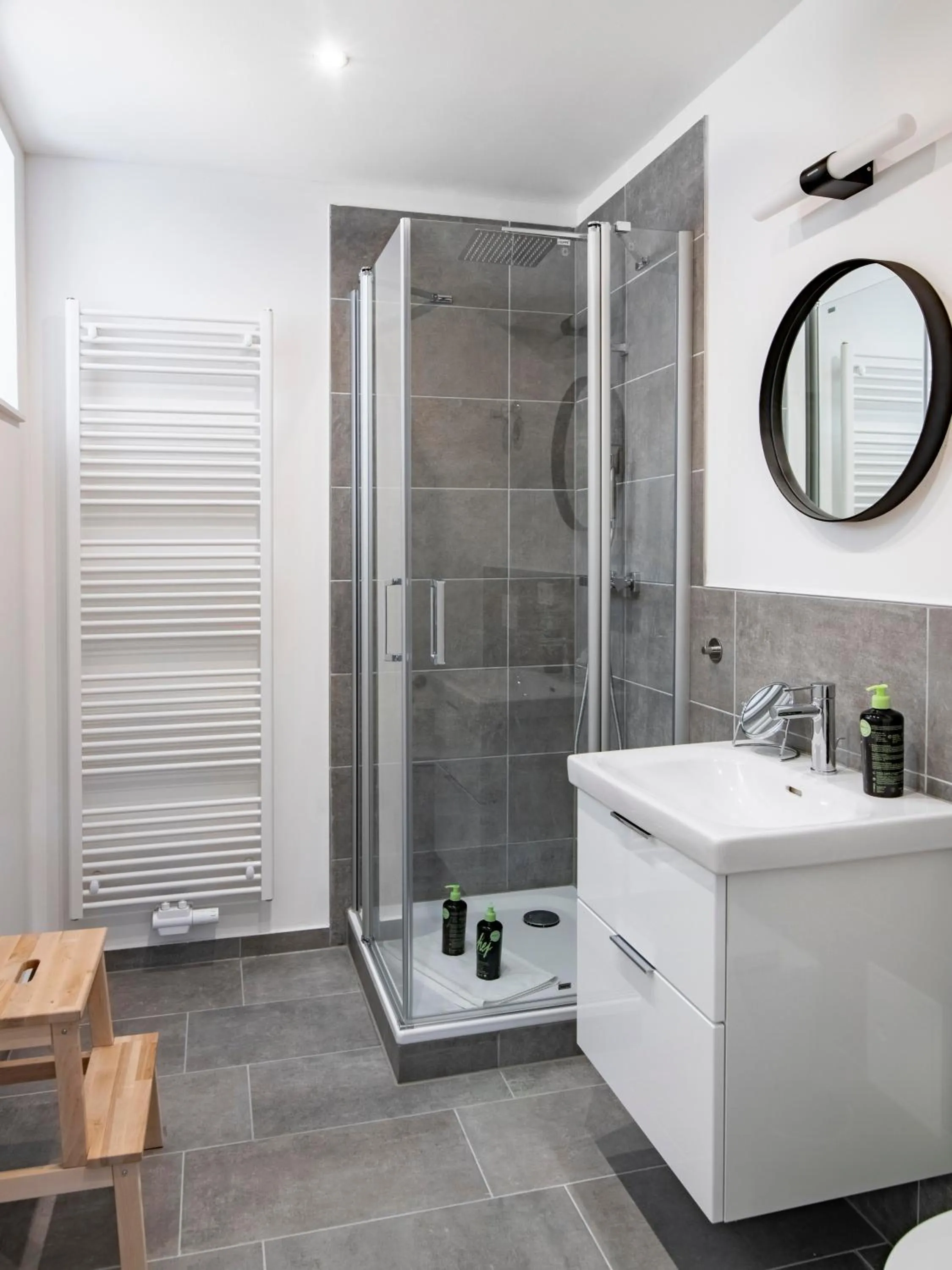 Shower in Limehome Bayreuth Spitalgasse