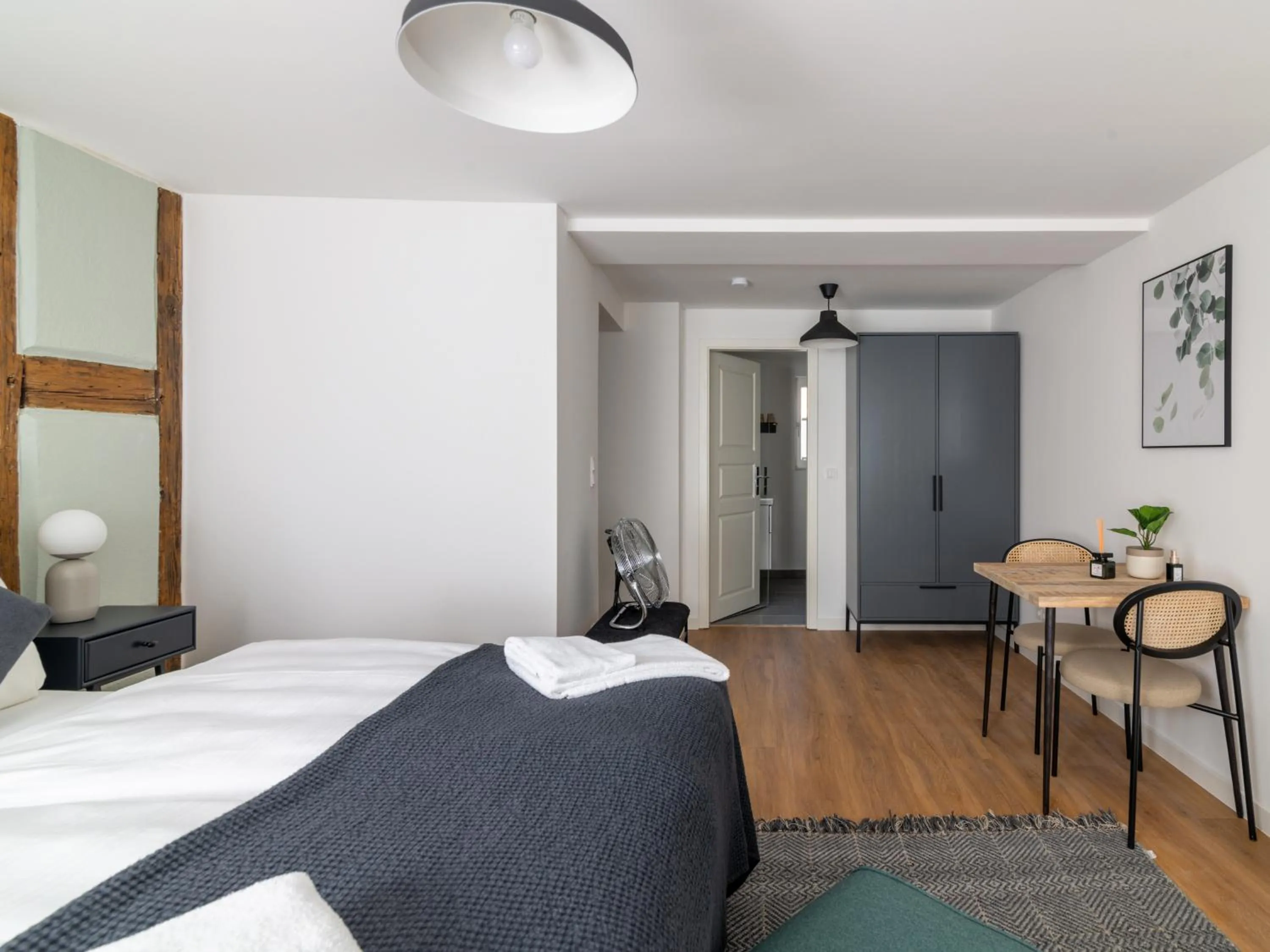 Photo of the whole room, Bed in Limehome Bayreuth Spitalgasse