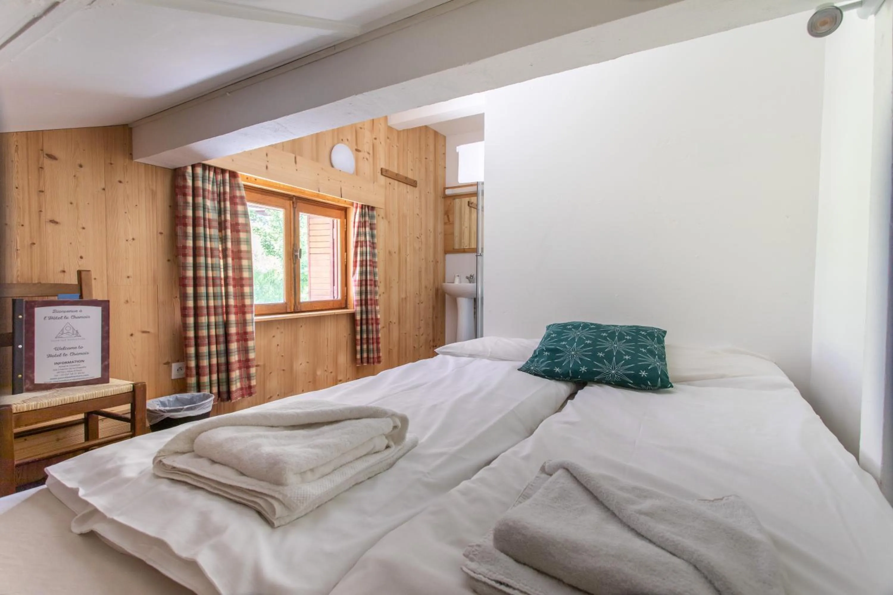 Bed in Hotel le Chamois