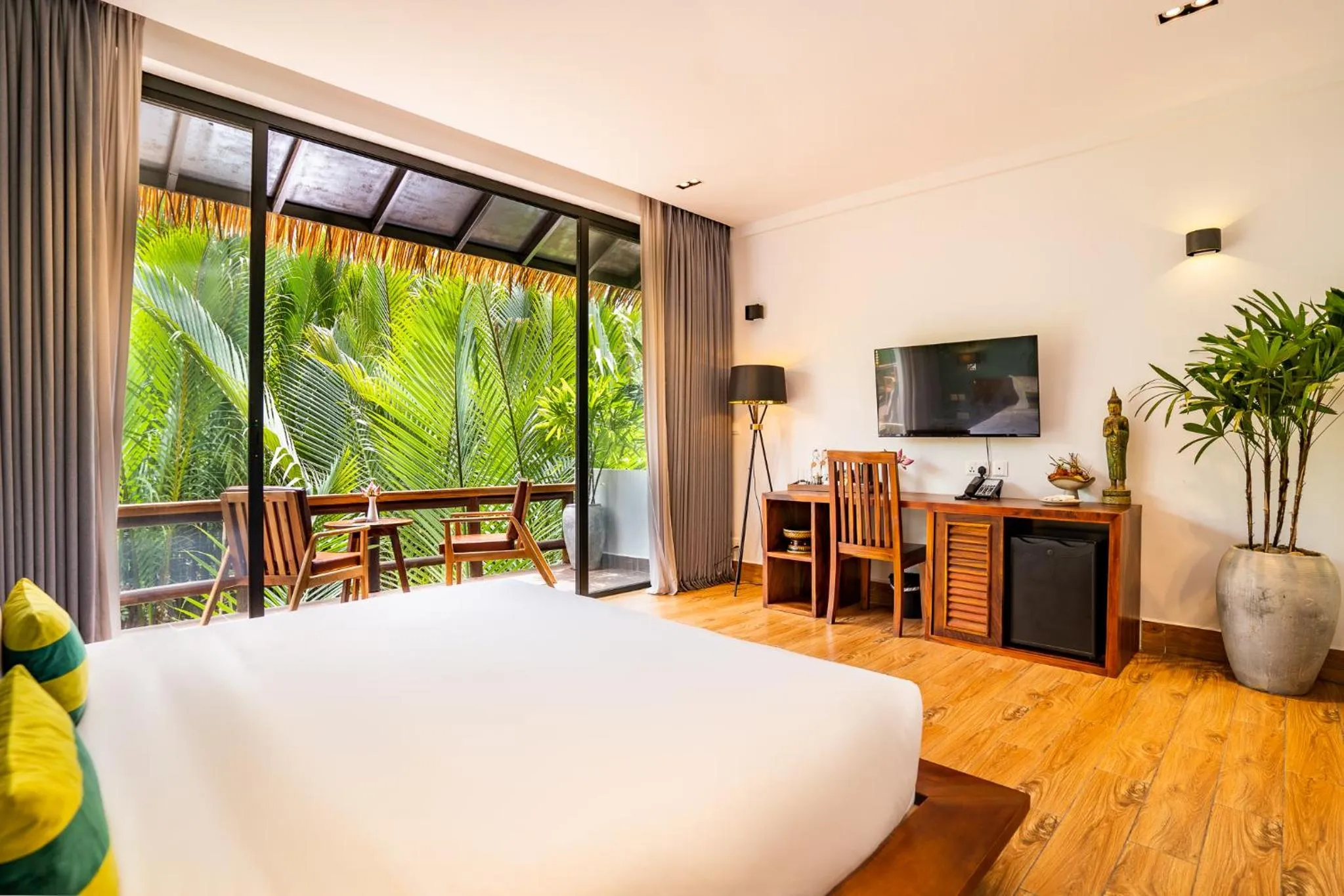 Communal lounge/ TV room, Bed in RiverTree Villa & Resort