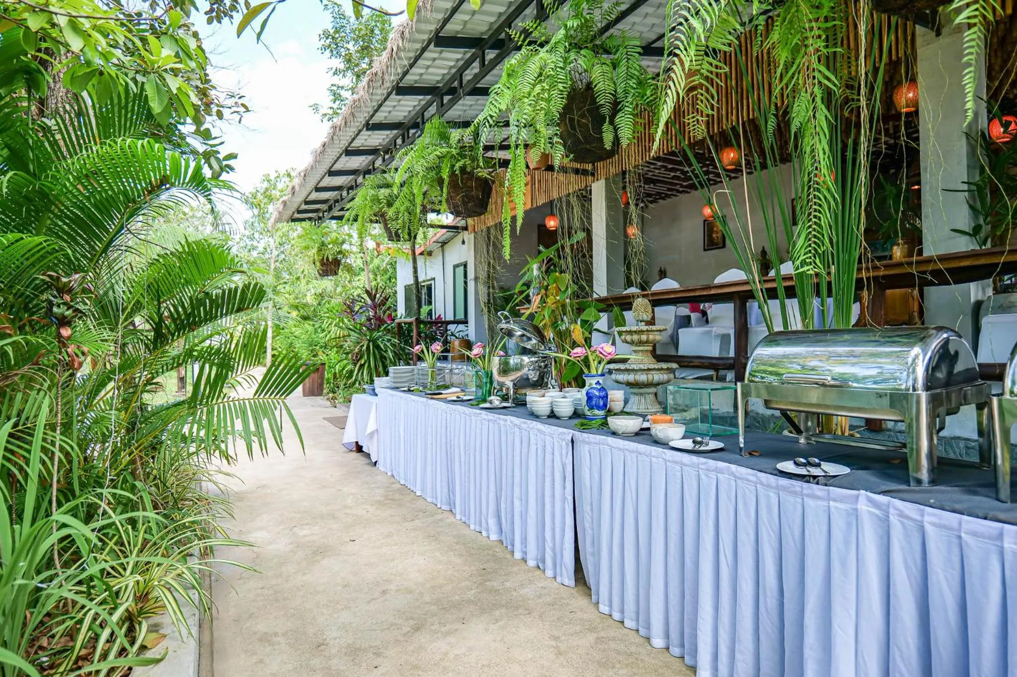 Restaurant/places to eat in RiverTree Villa & Resort