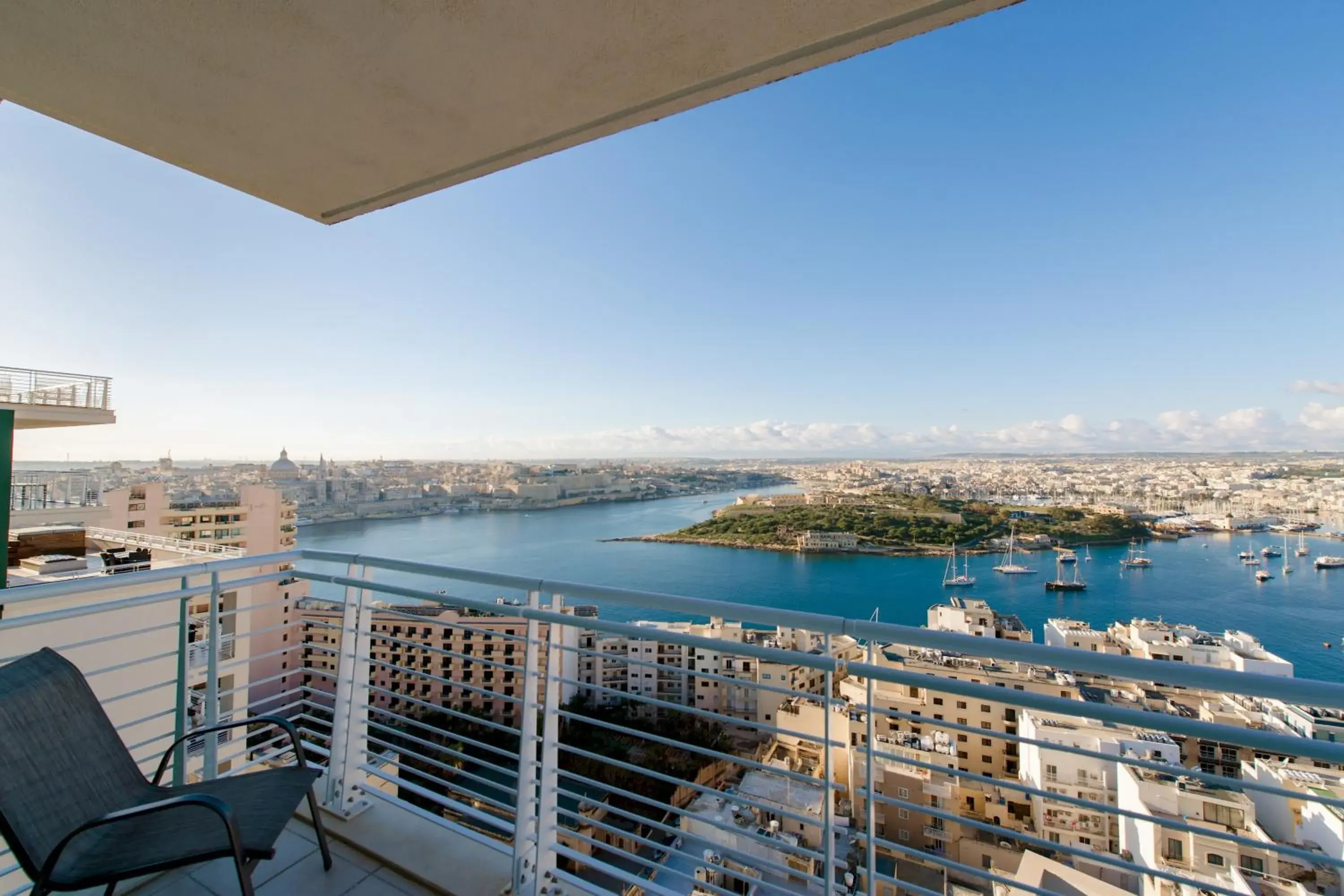 THE ULTIMATE LUXURY, SLIEMA with POOL by Buena Vista THE ULTIMATE LUXURY, SLIEMA with POOL by Buena Vista