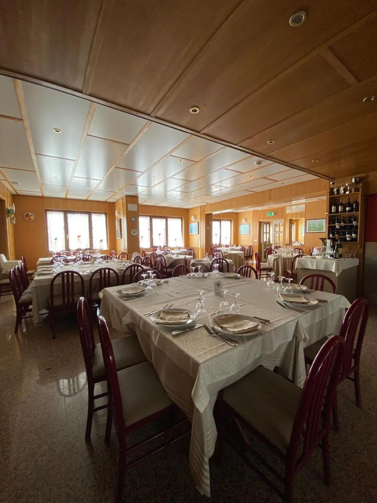 Restaurant/places to eat in Hotel Sila