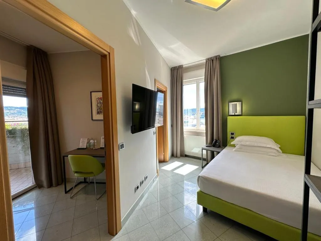 Photo of the whole room, Bed in Allegroitalia La Spezia 5 Terre