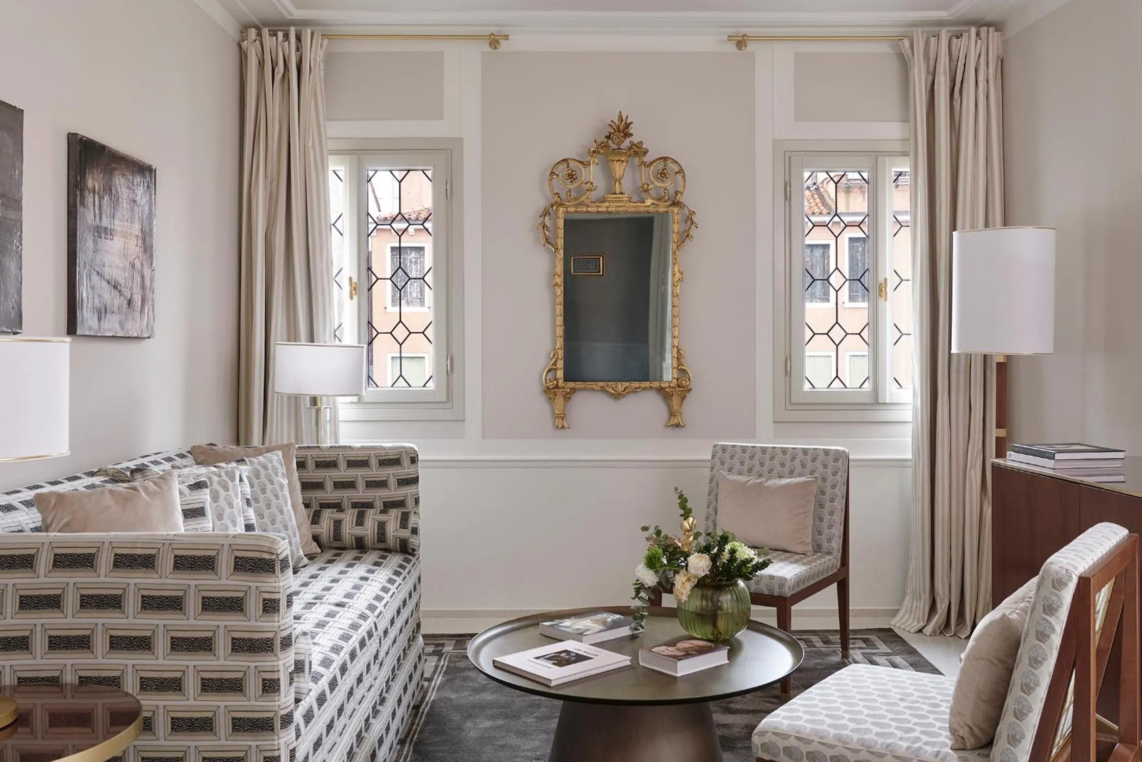 Seating area in Violino d'Oro Venezia